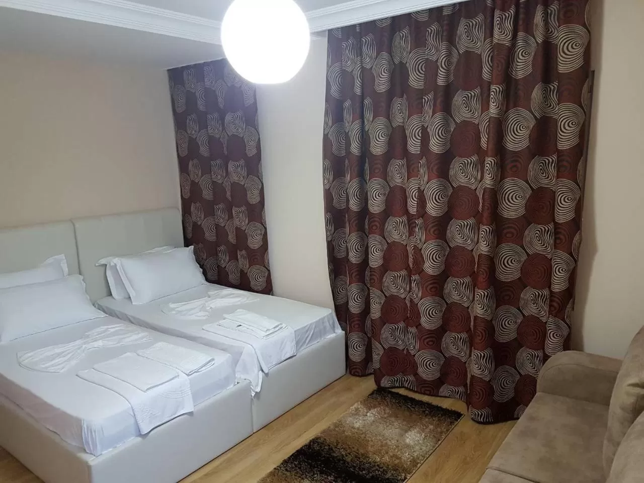 Neighbourhood, Bed in Buna Park Hotel