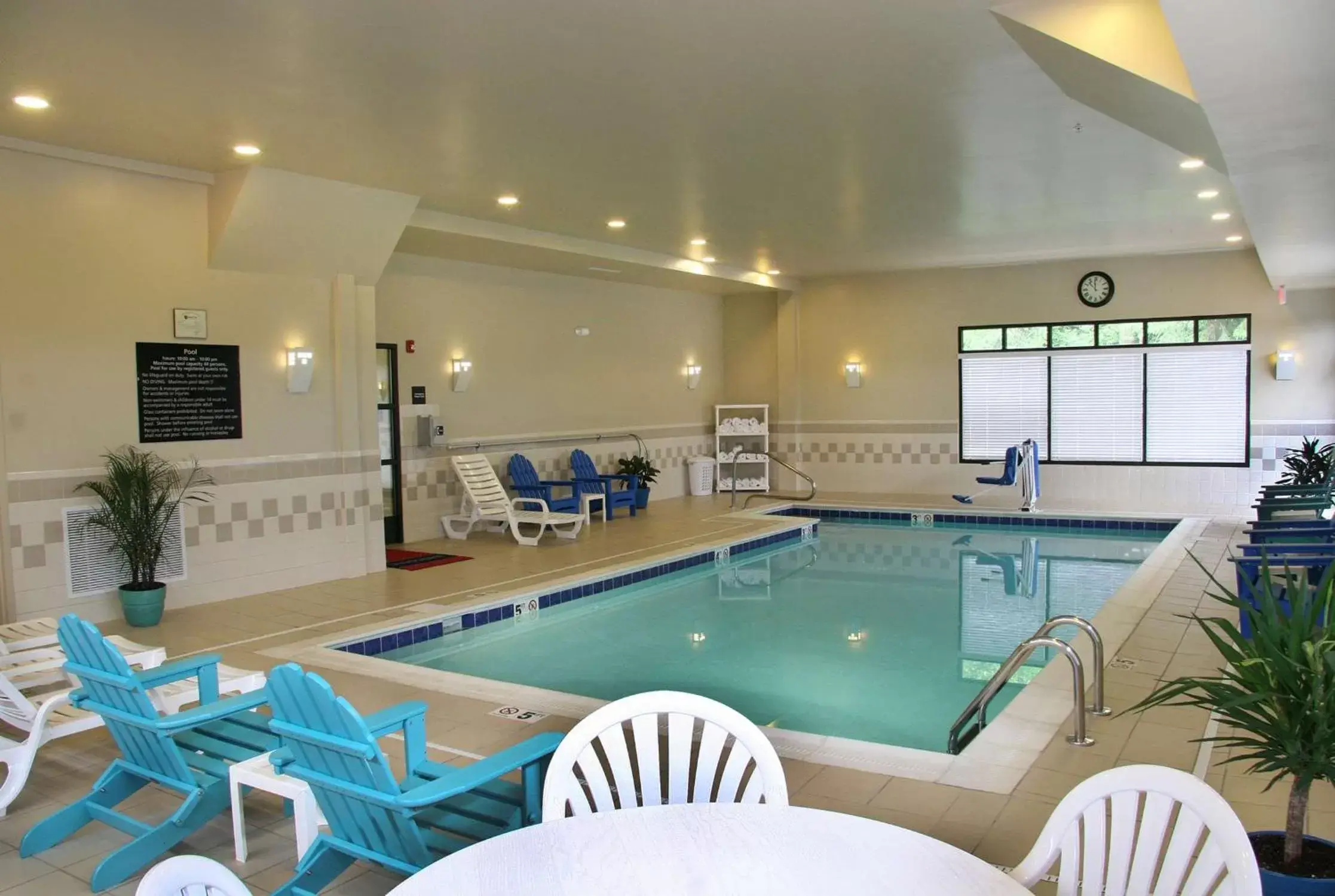 Pool view, Swimming Pool in Hampton Inn Washington