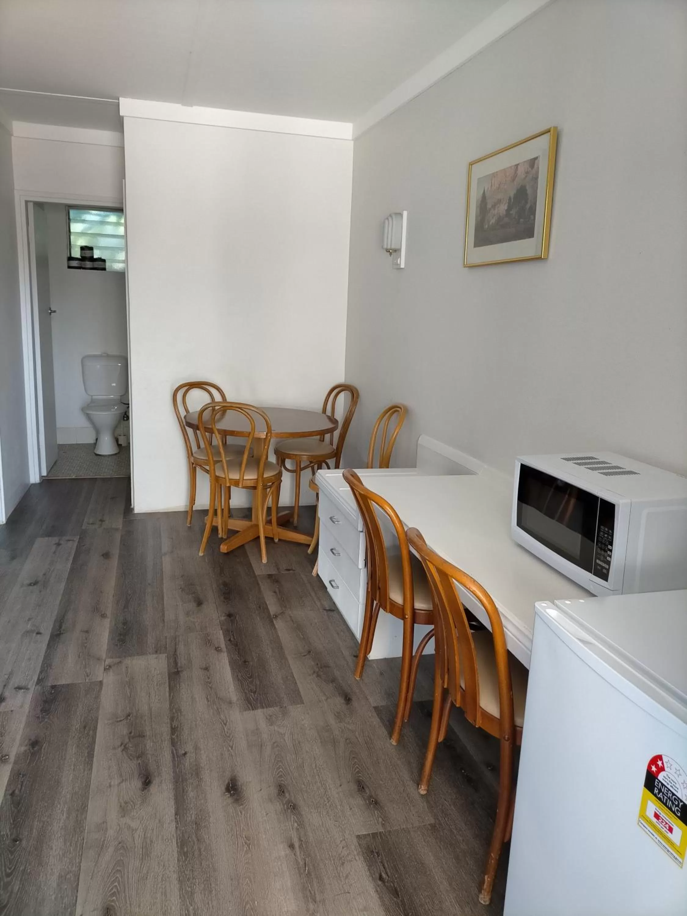 Living room in Country Motor Inn