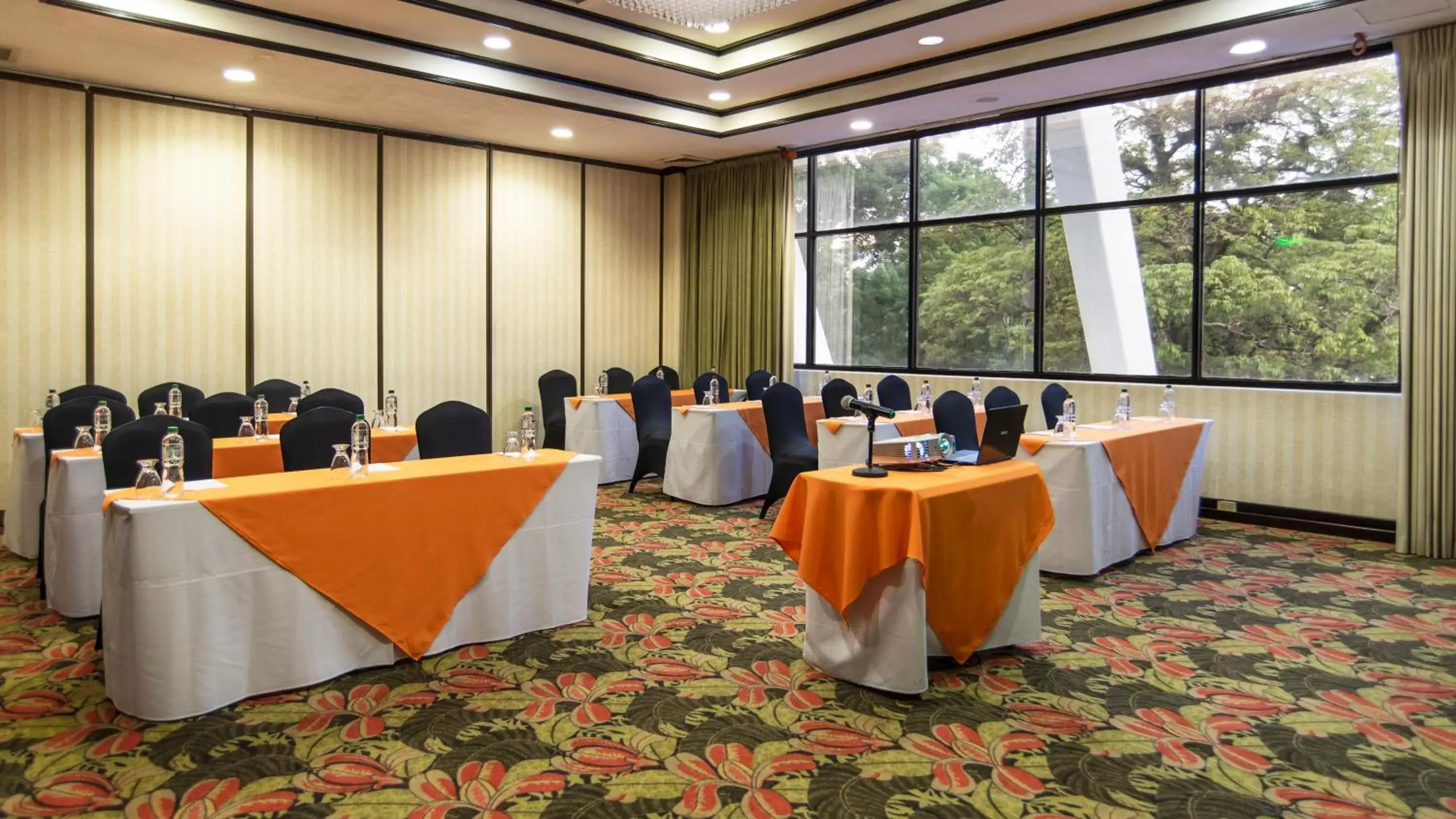 Meeting/conference room in Holiday Inn San Jose Aurola, an IHG Hotel