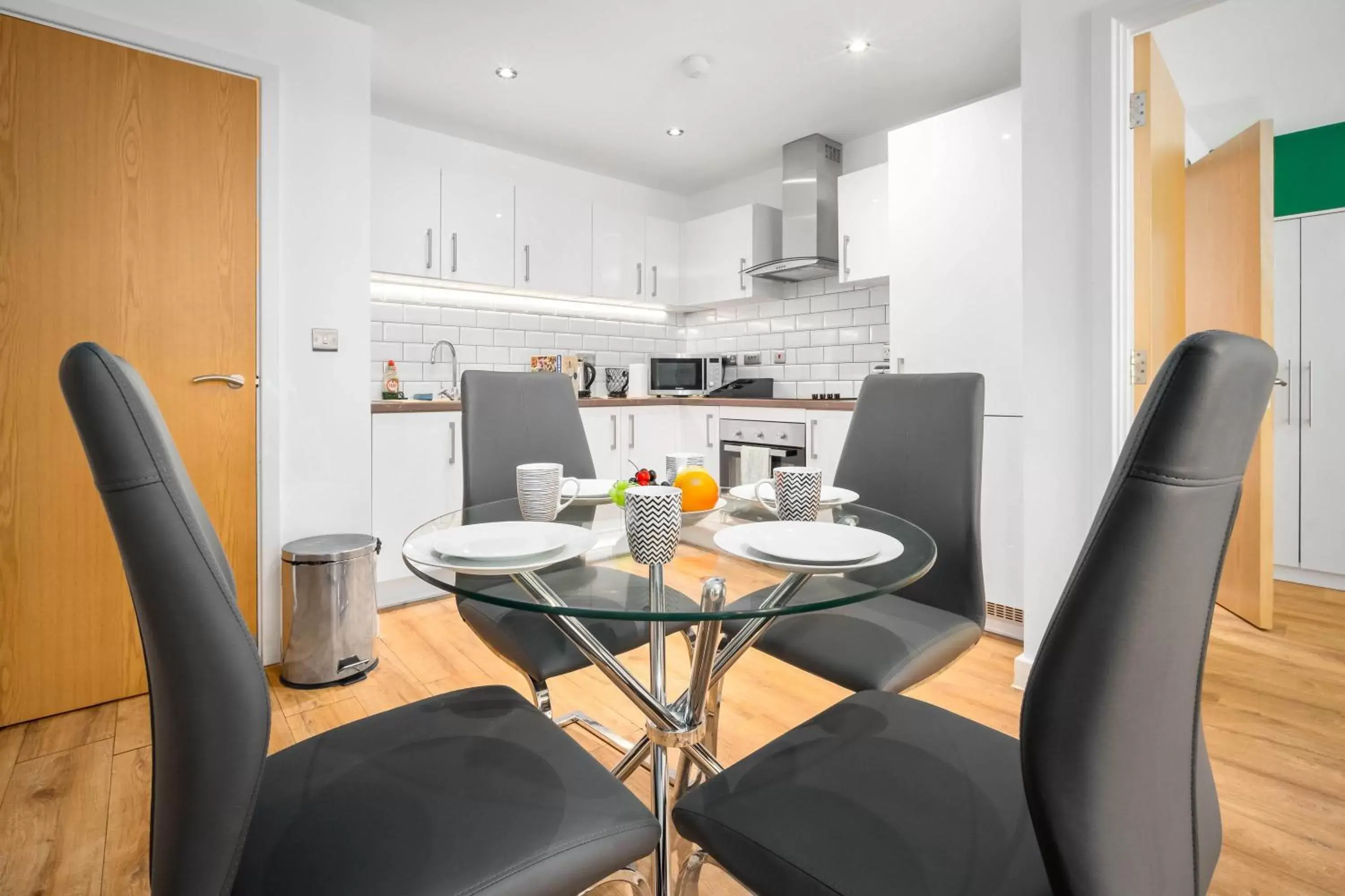 Kitchen or kitchenette, Dining Area in Onyx O2 Arena Brindley Place Broad Street Large Spacious Apartment