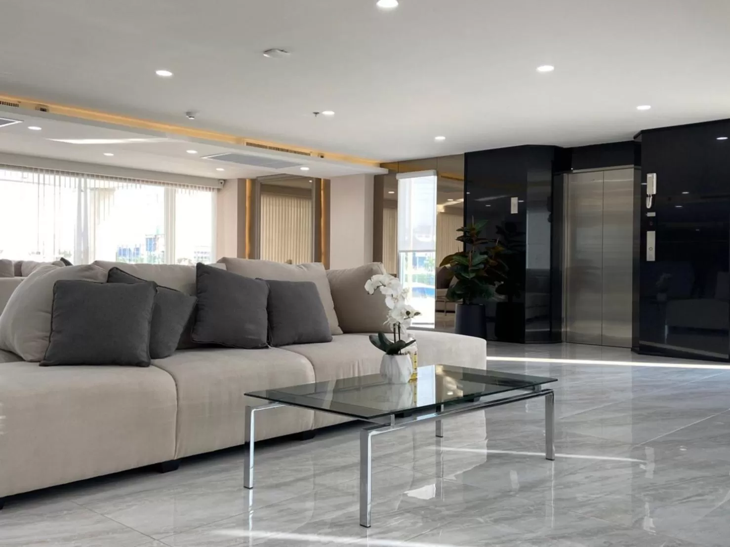 Lobby or reception in Oriole Residence - Suvarnabhumi Airport