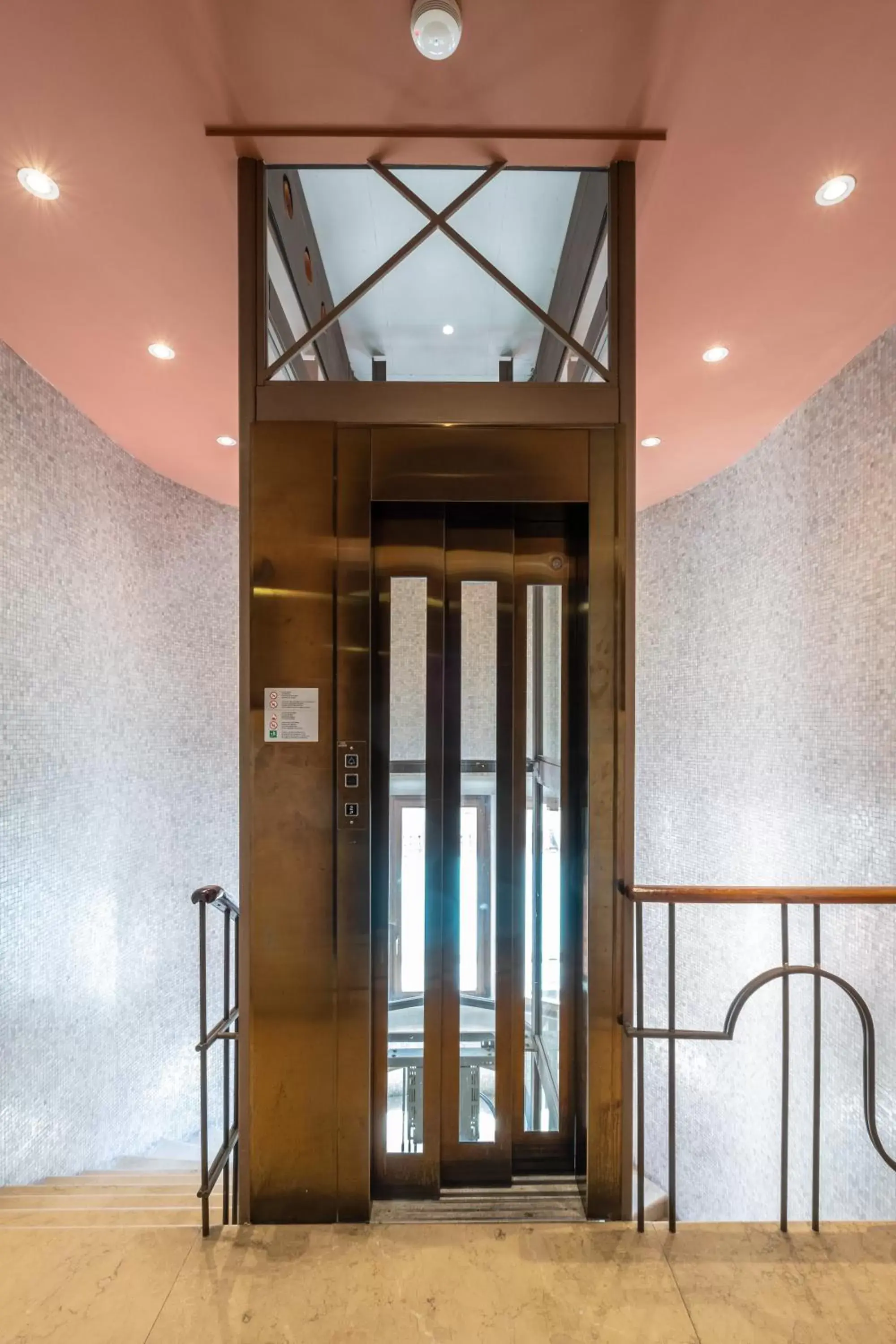 elevator in Palazzina Fortuny