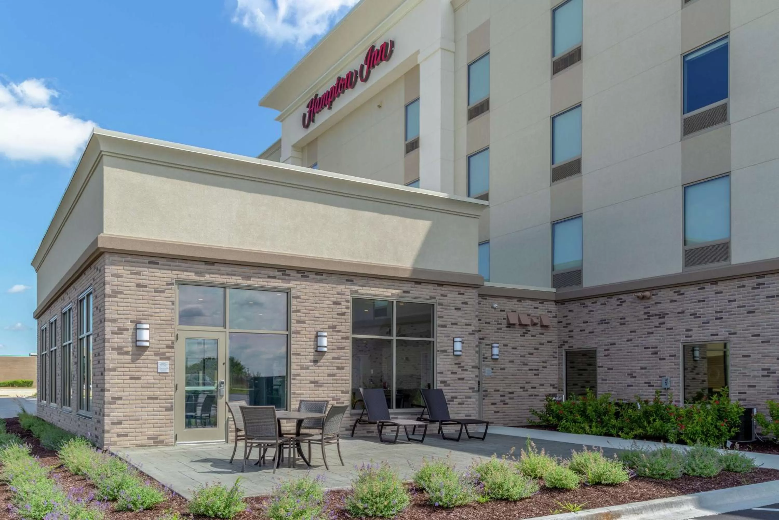 Patio in Hampton Inn Bourbonnais Kankakee