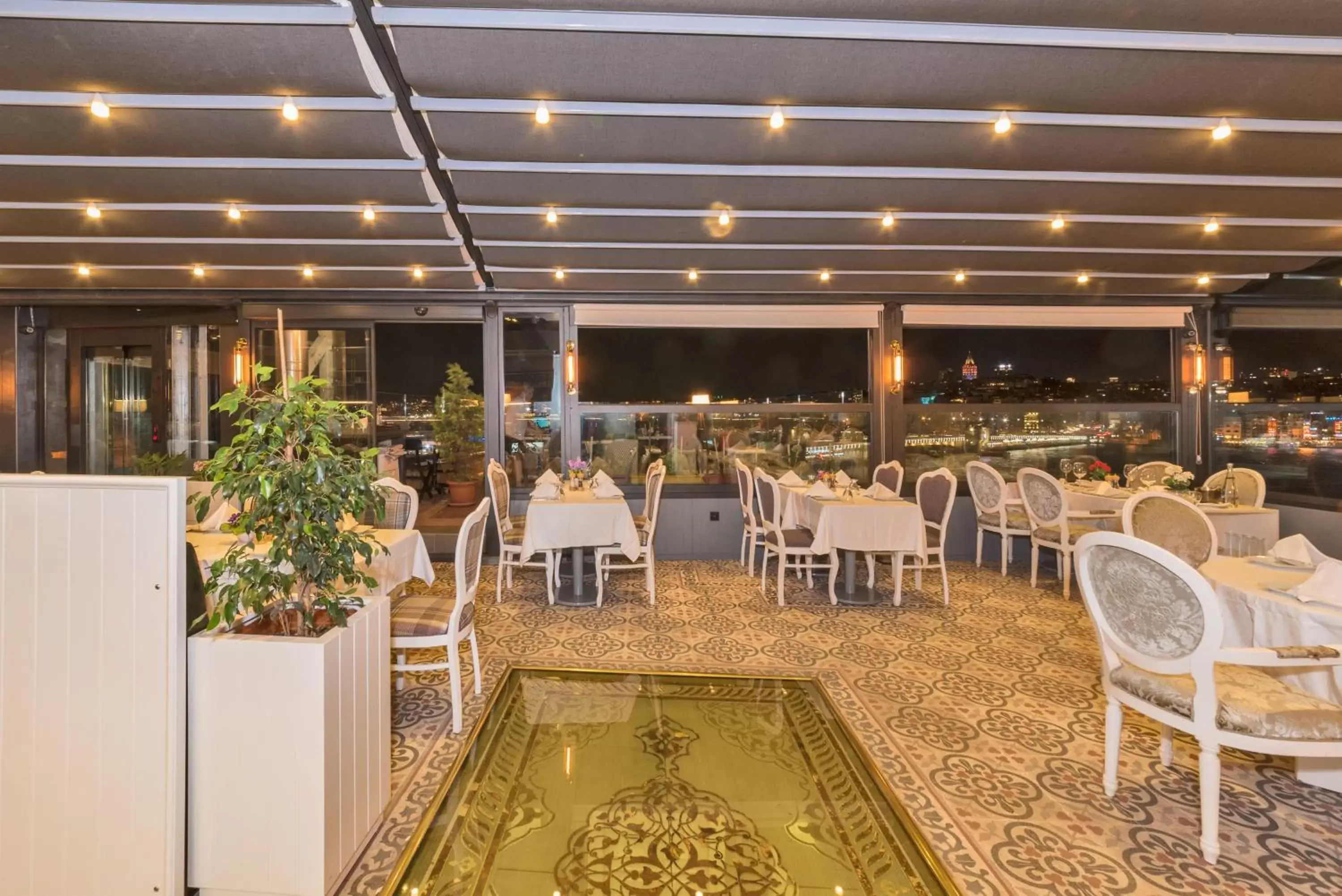 Balcony/Terrace, Restaurant/Places to Eat in Alpek Hotel