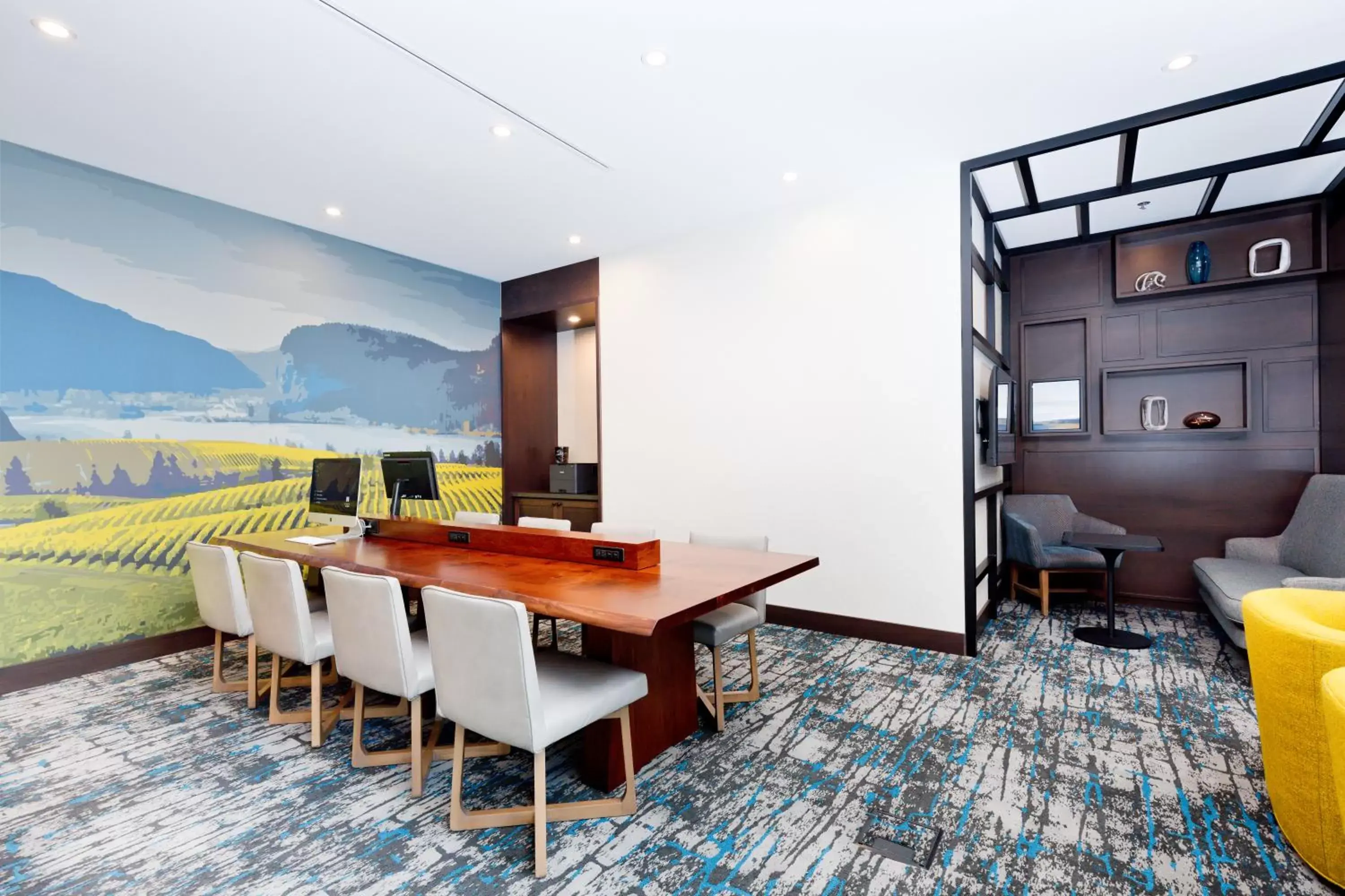 Business facilities in Hyatt Place Kelowna