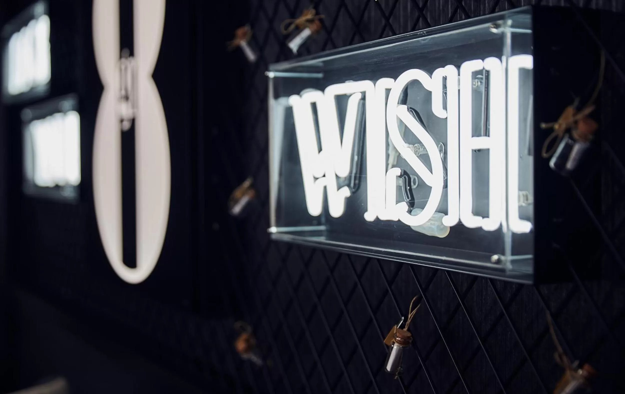 Logo/Certificate/Sign in Gr8 Hotel Oosterhout