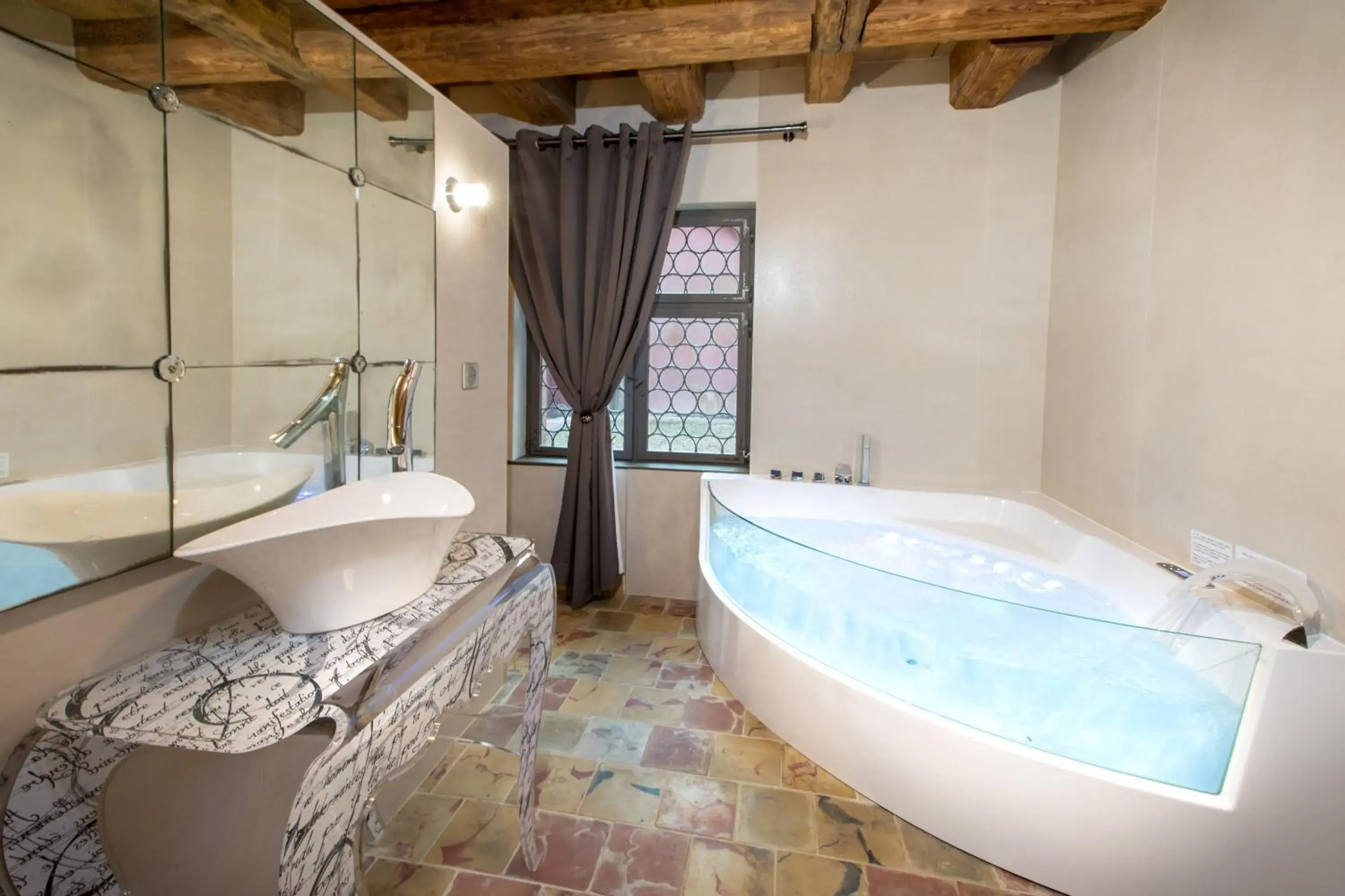 Bathroom in Le 1615 - Luxe et Spa