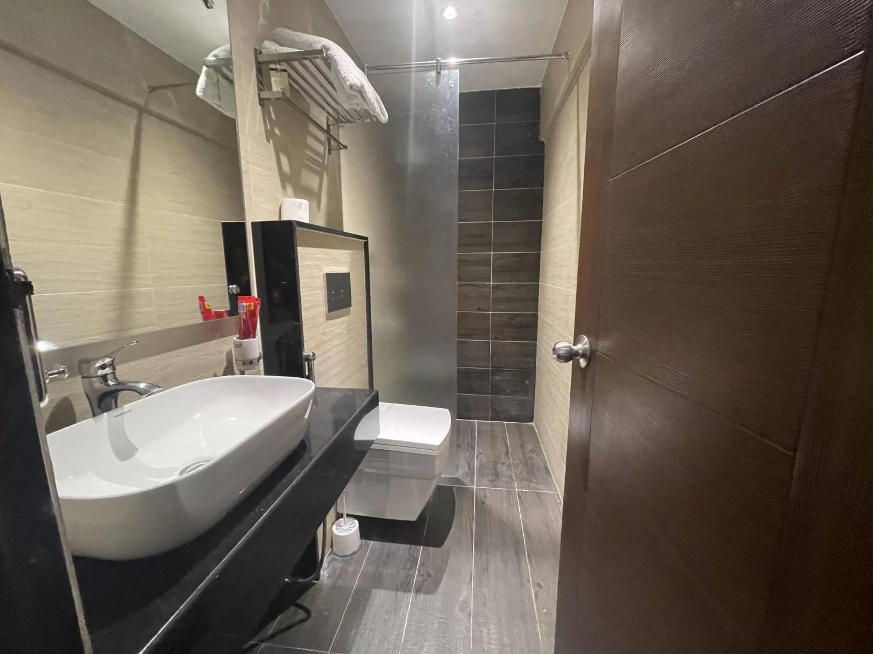 Bathroom in Hamsun Shahrah-e-Faisal