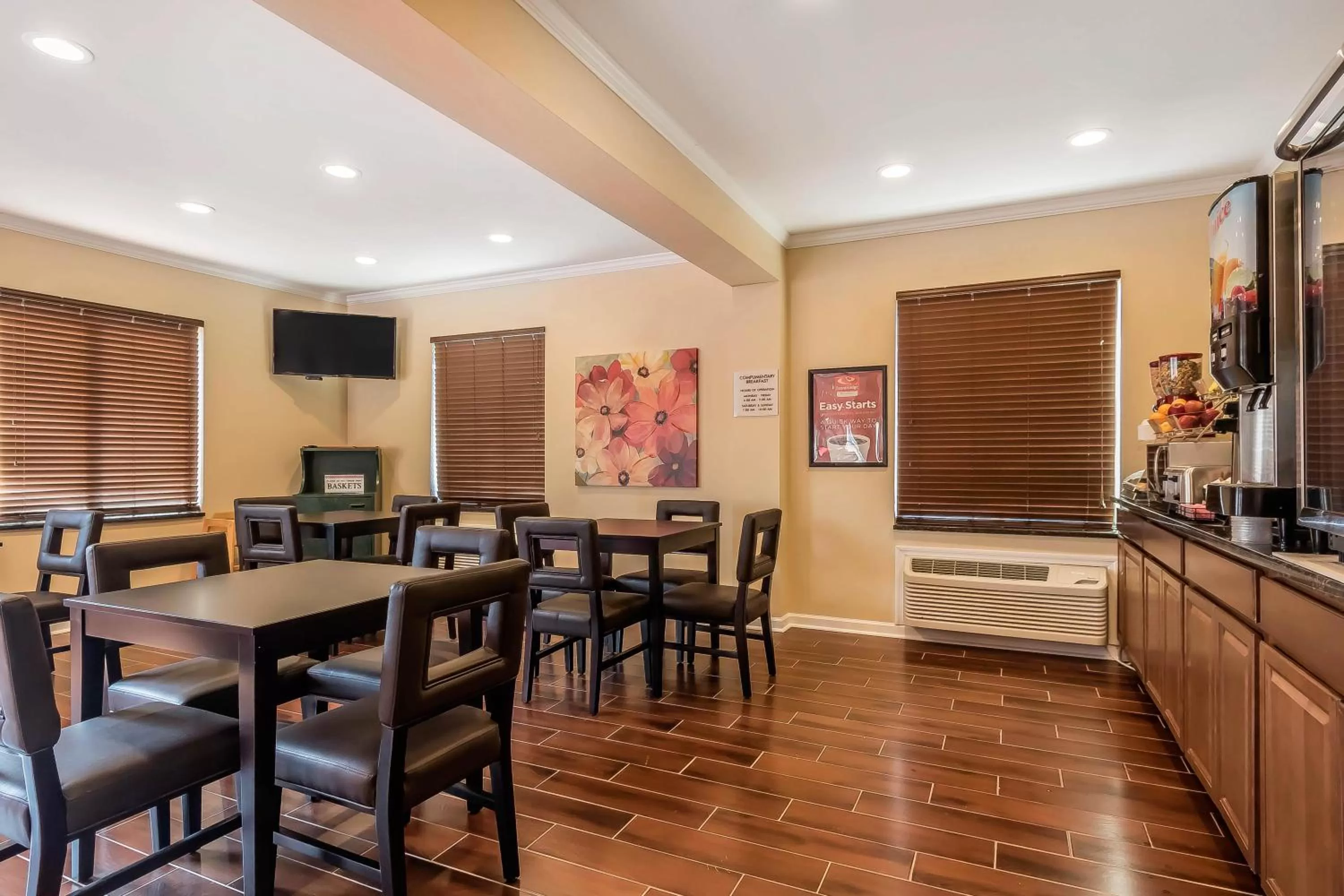 Continental breakfast in Econo Lodge Boaz