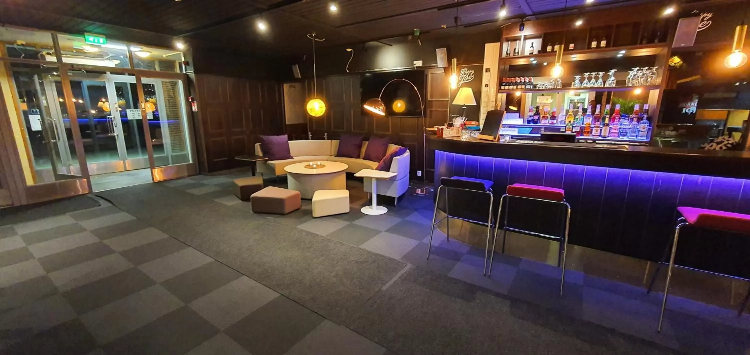 Lobby or reception, Lounge/Bar in Samantta Hotel & Restaurant