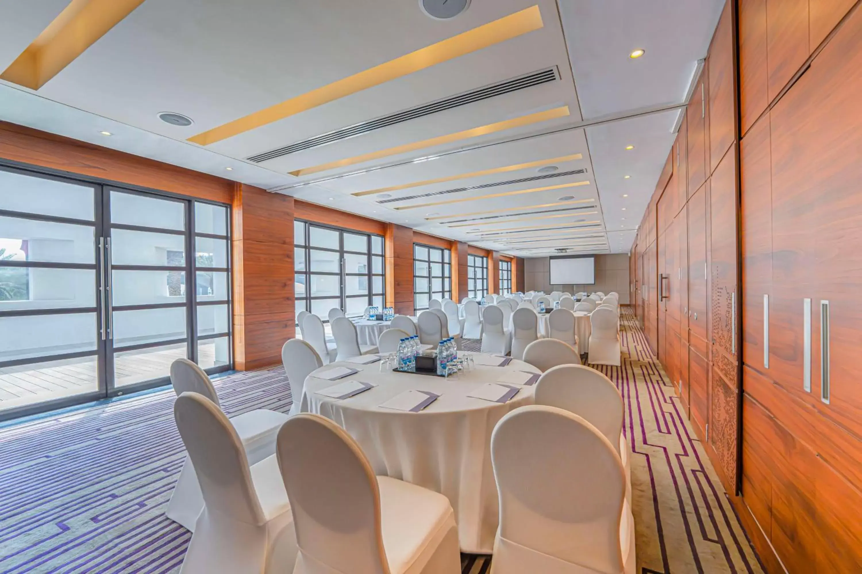 Meeting/conference room, Restaurant/Places to Eat in Hyatt Regency Dubai - Corniche