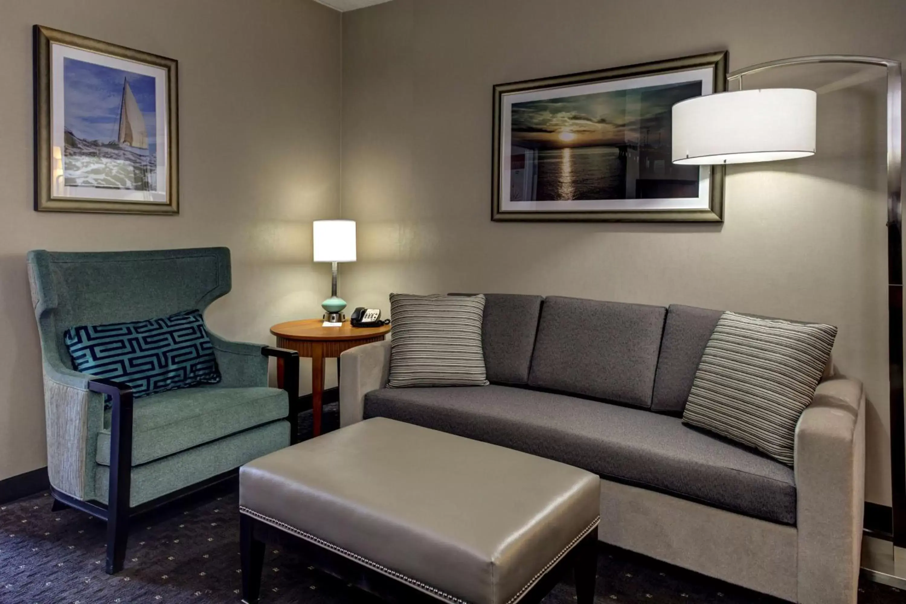 Living room, Seating Area in Embassy Suites Williamsburg