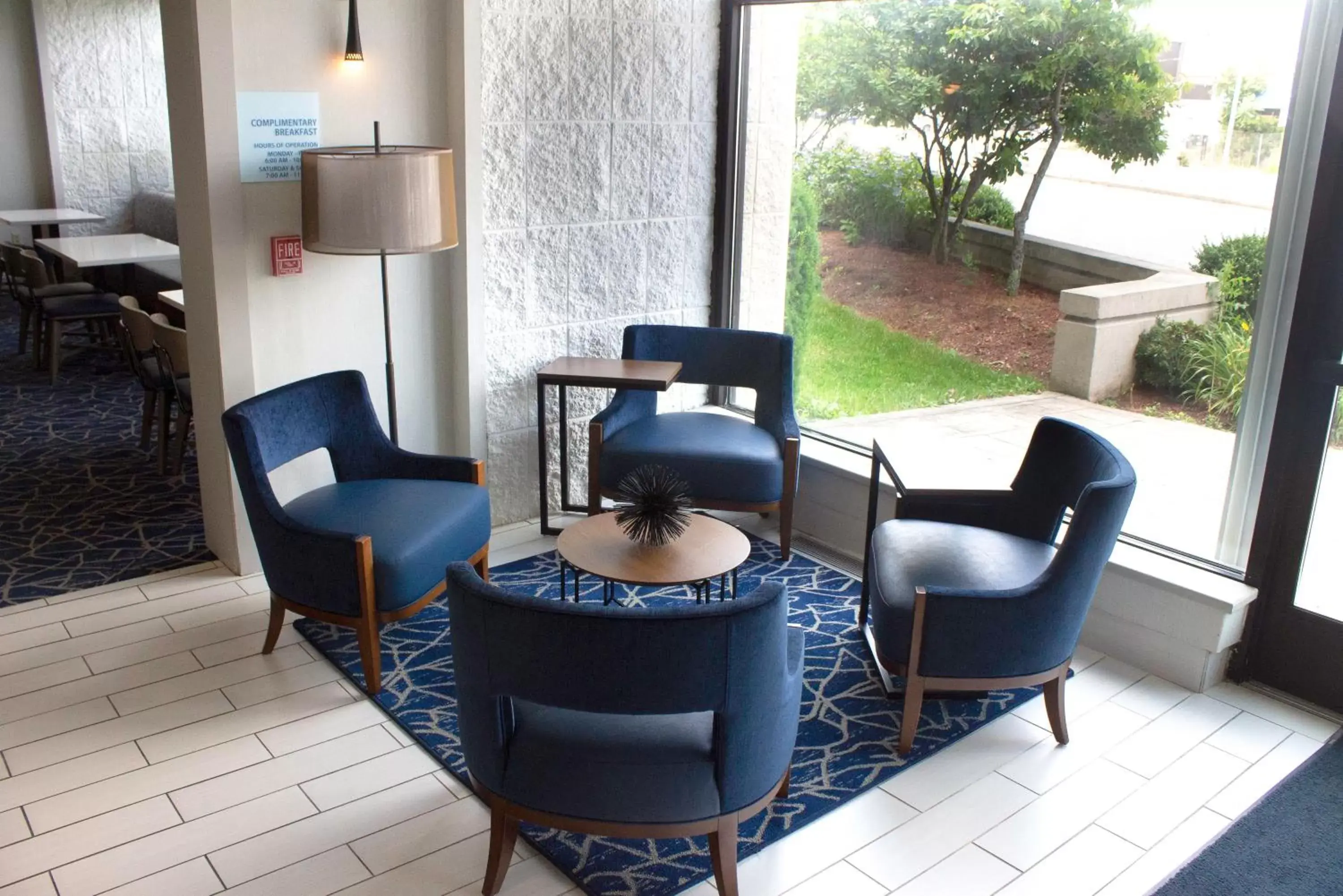 Lobby or reception in Holiday Inn Express & Suites Boston - Cambridge, an IHG Hotel