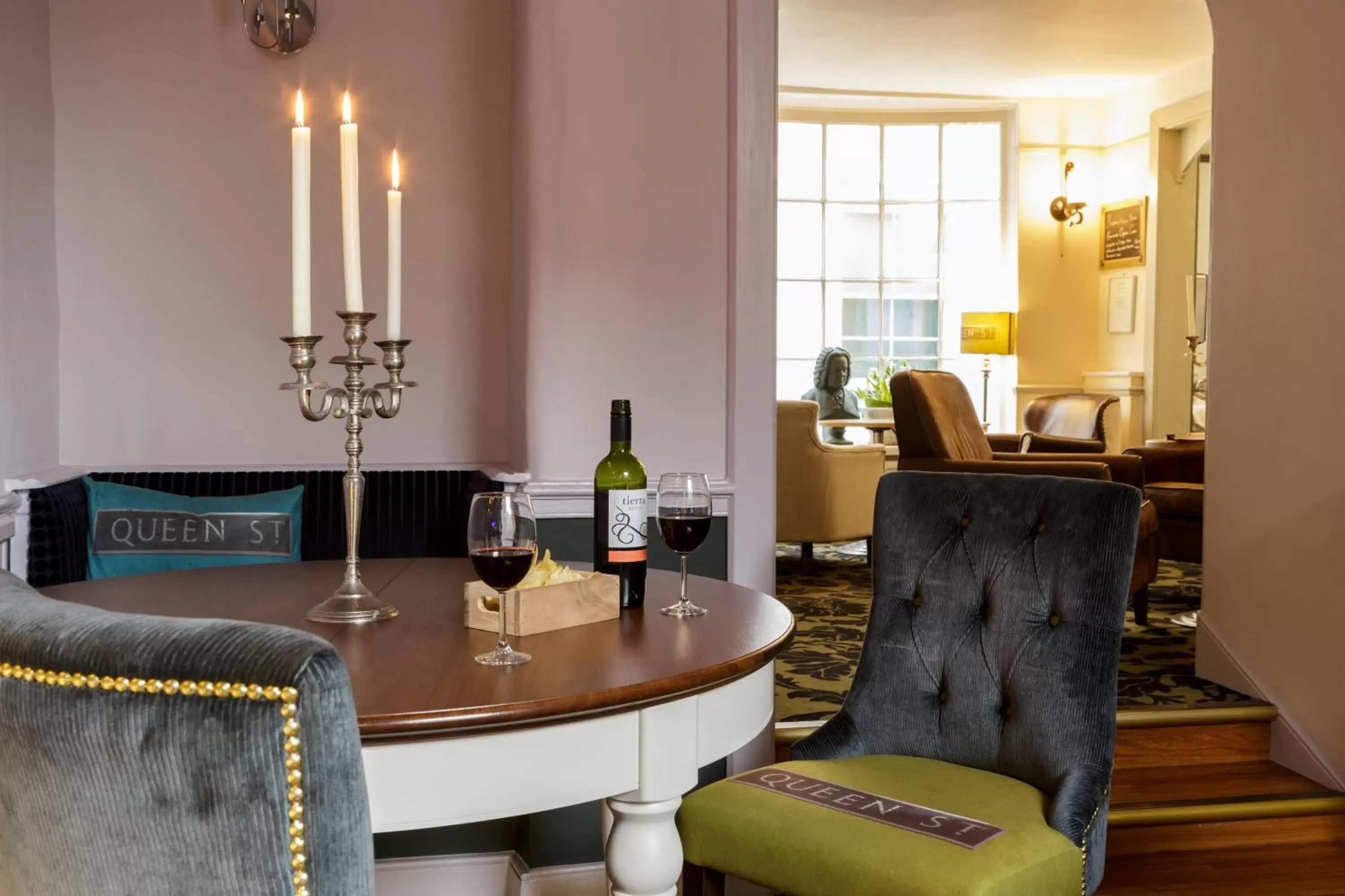 Lounge or bar, Seating Area in Harington's Boutique Hotel