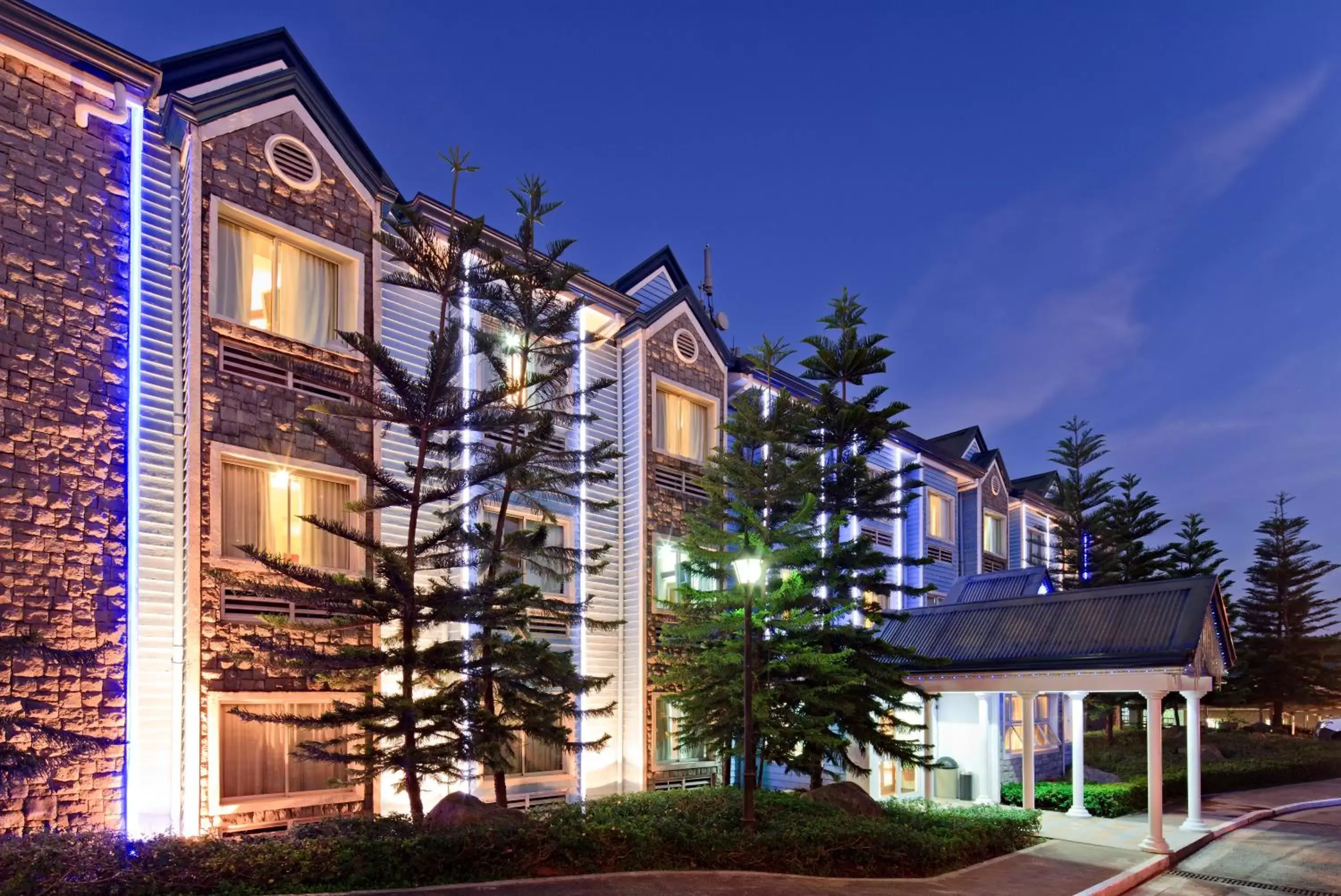 Property building in Microtel by Wyndham Baguio Property building in Microtel by Wyndham Baguio