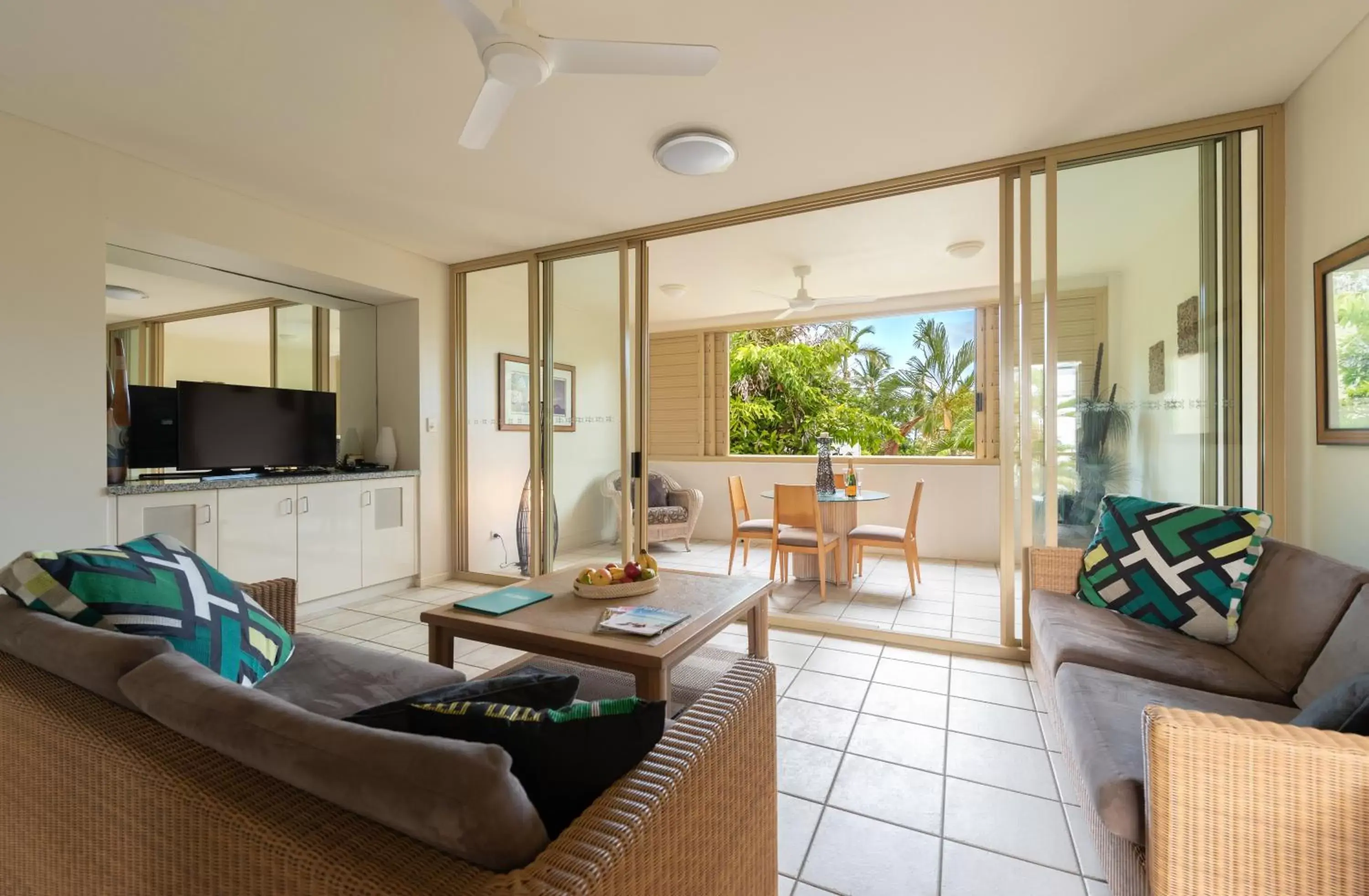 Living room, Seating Area in Silkari Reflections of Port Douglas