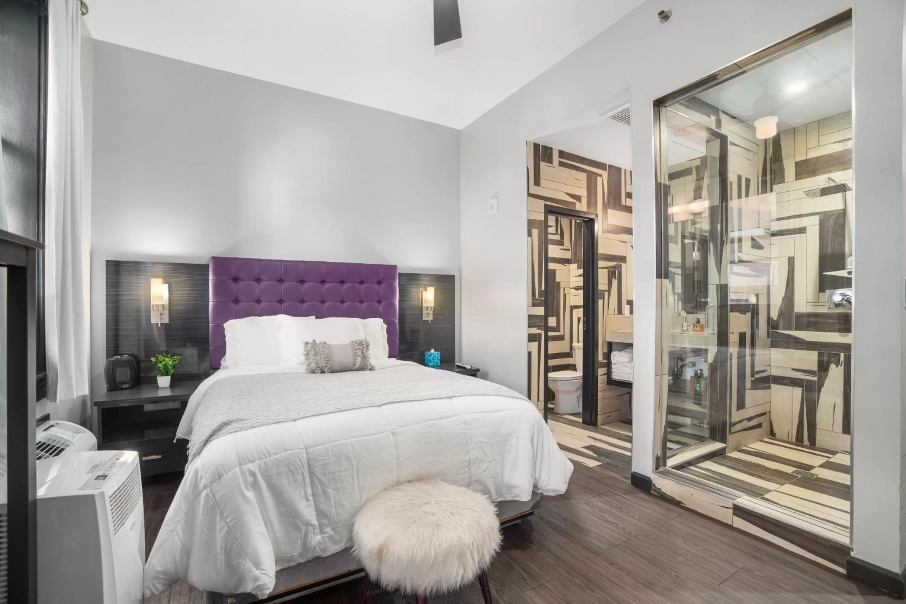 Photo of the whole room, Bed in Good Hotels Downtown Denver