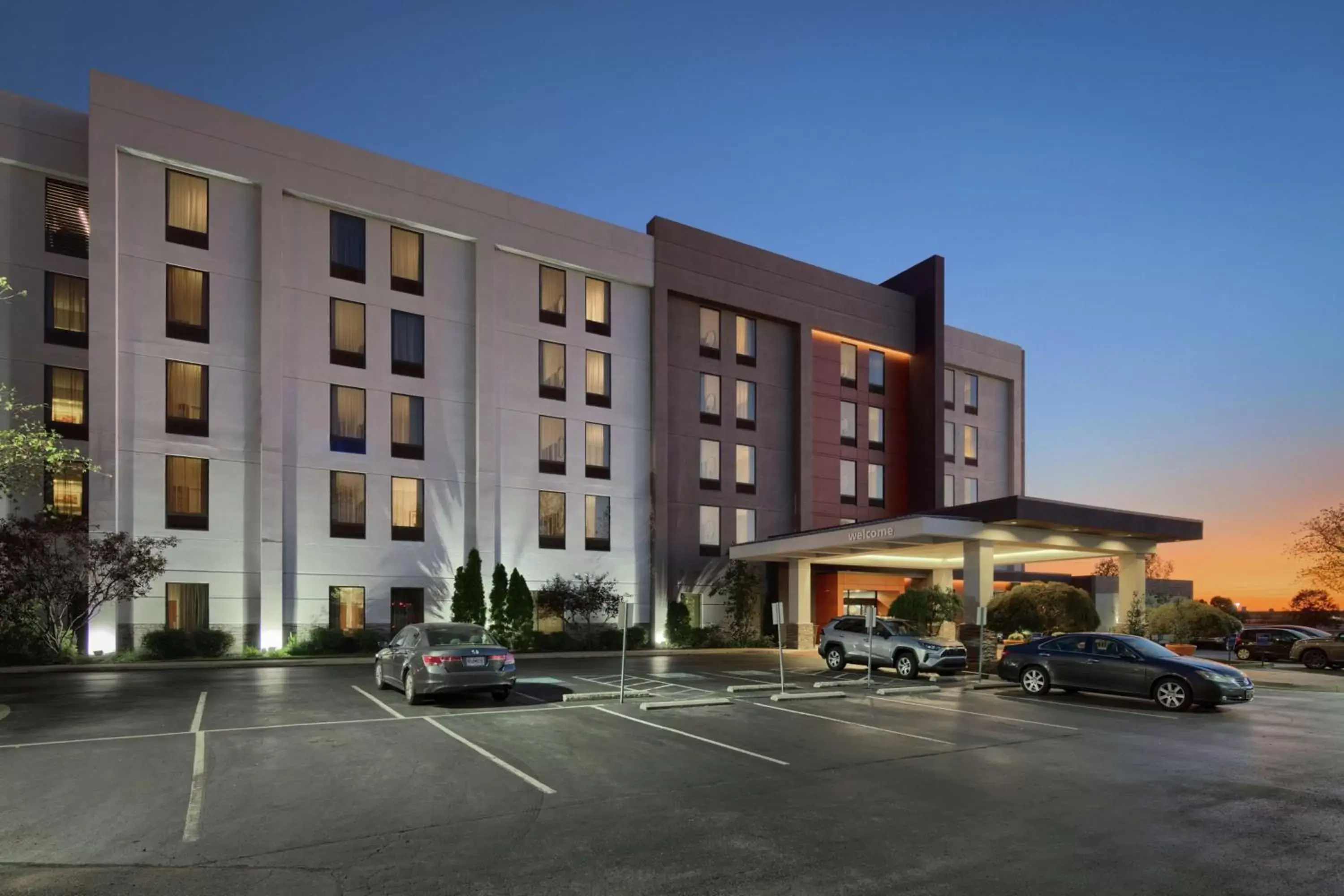 Property Building in Hampton Inn Louisville Northeast