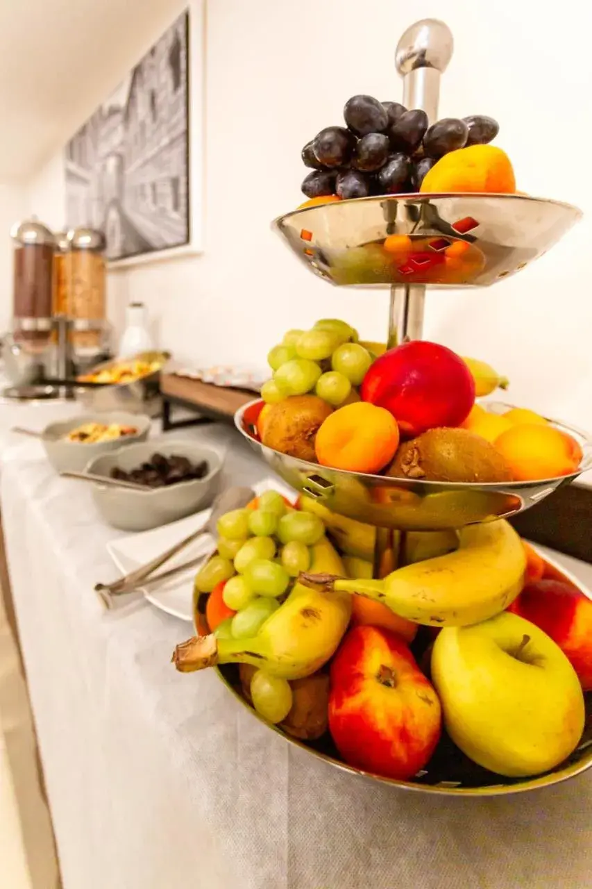 Breakfast, Food in Hotel Petit Palais