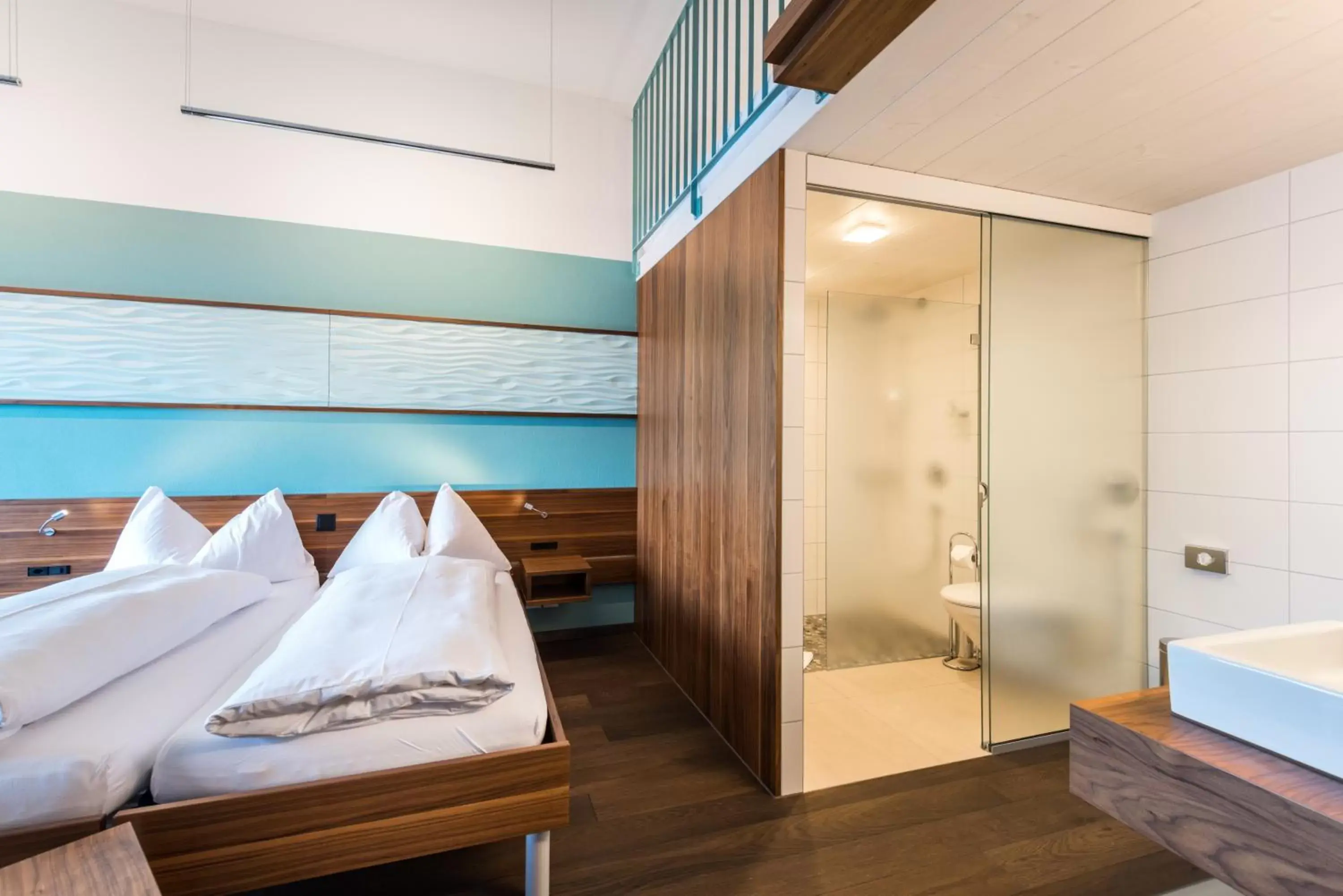 Shower, Bed in Superior Hotel Nidwaldnerhof