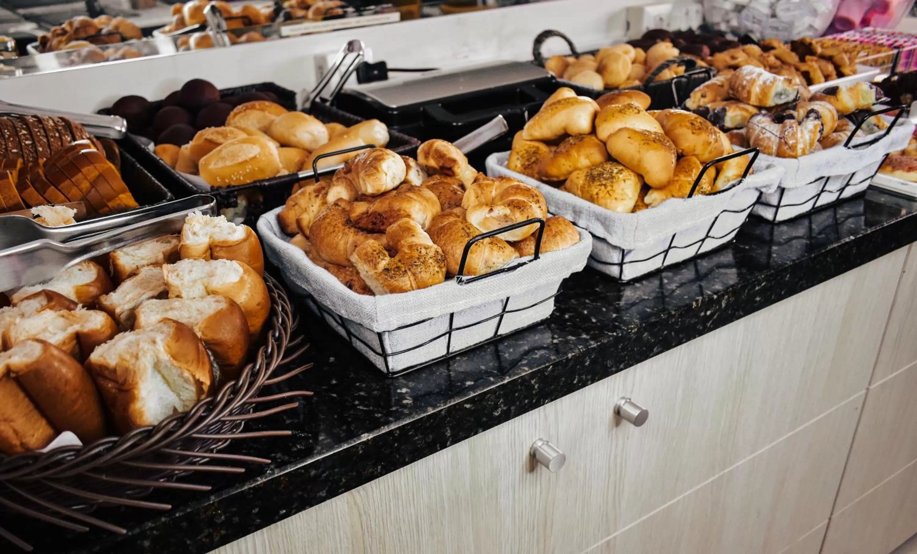 Food and drinks in Barigui Park Hotel