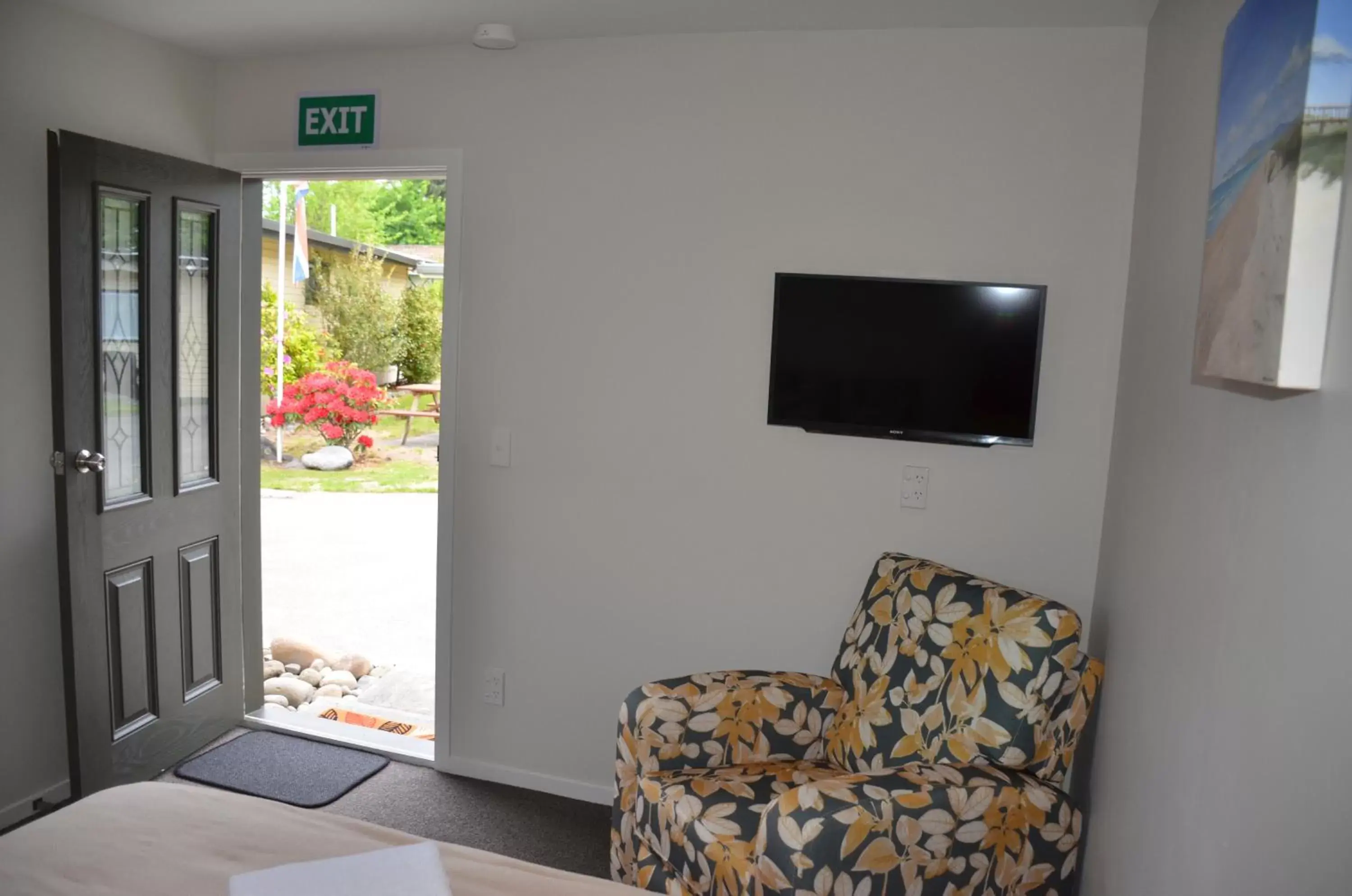 TV/Entertainment Center in Judges Pool Motel Turangi