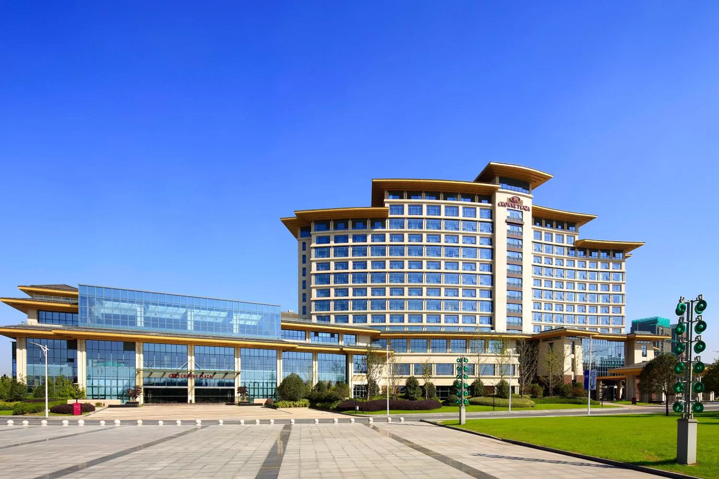 Property Building in Crowne Plaza Yangzhou, an IHG Hotel