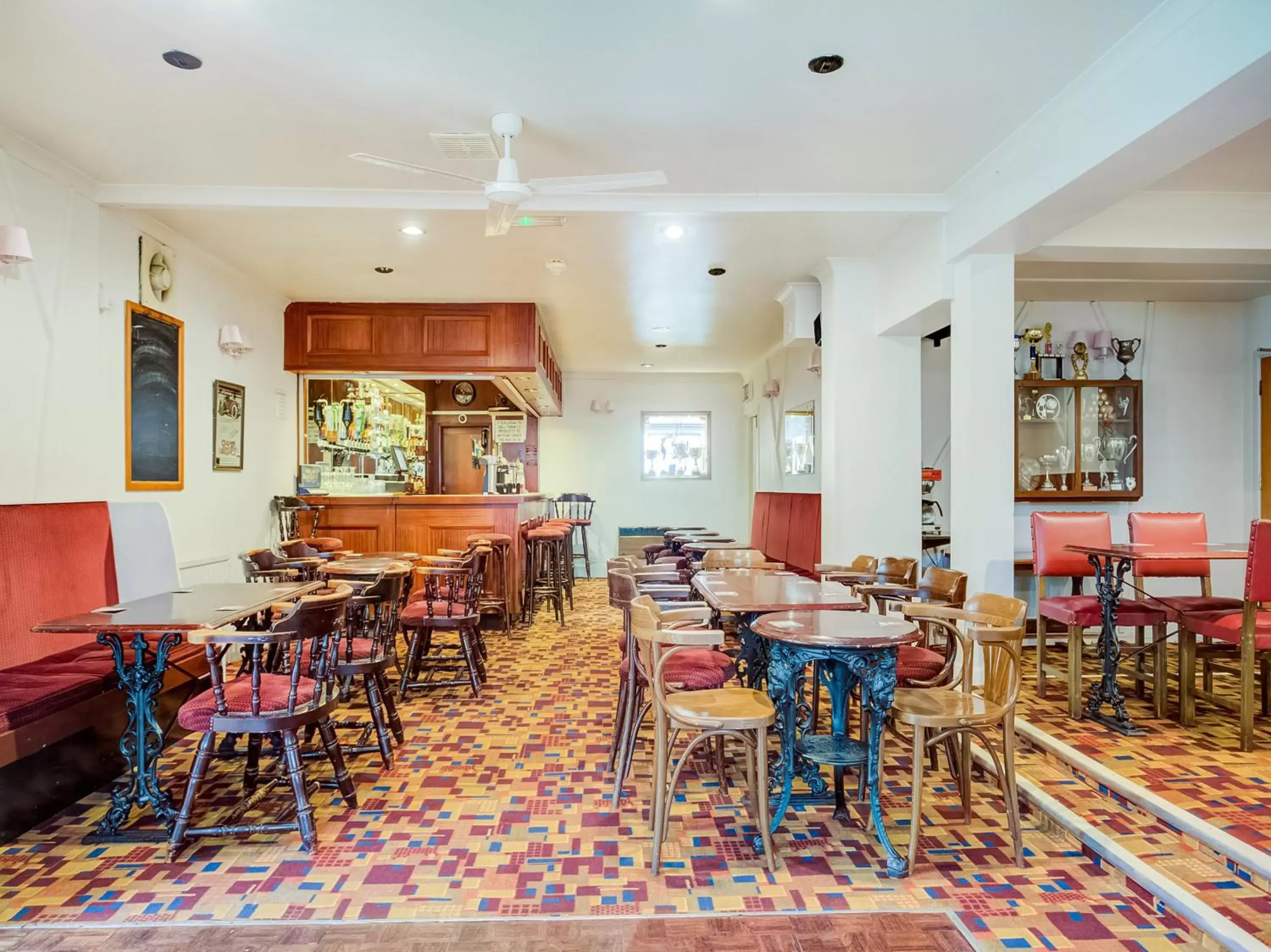 Breakfast, Restaurant/Places to Eat in OYO Godolphin Arms Hotel