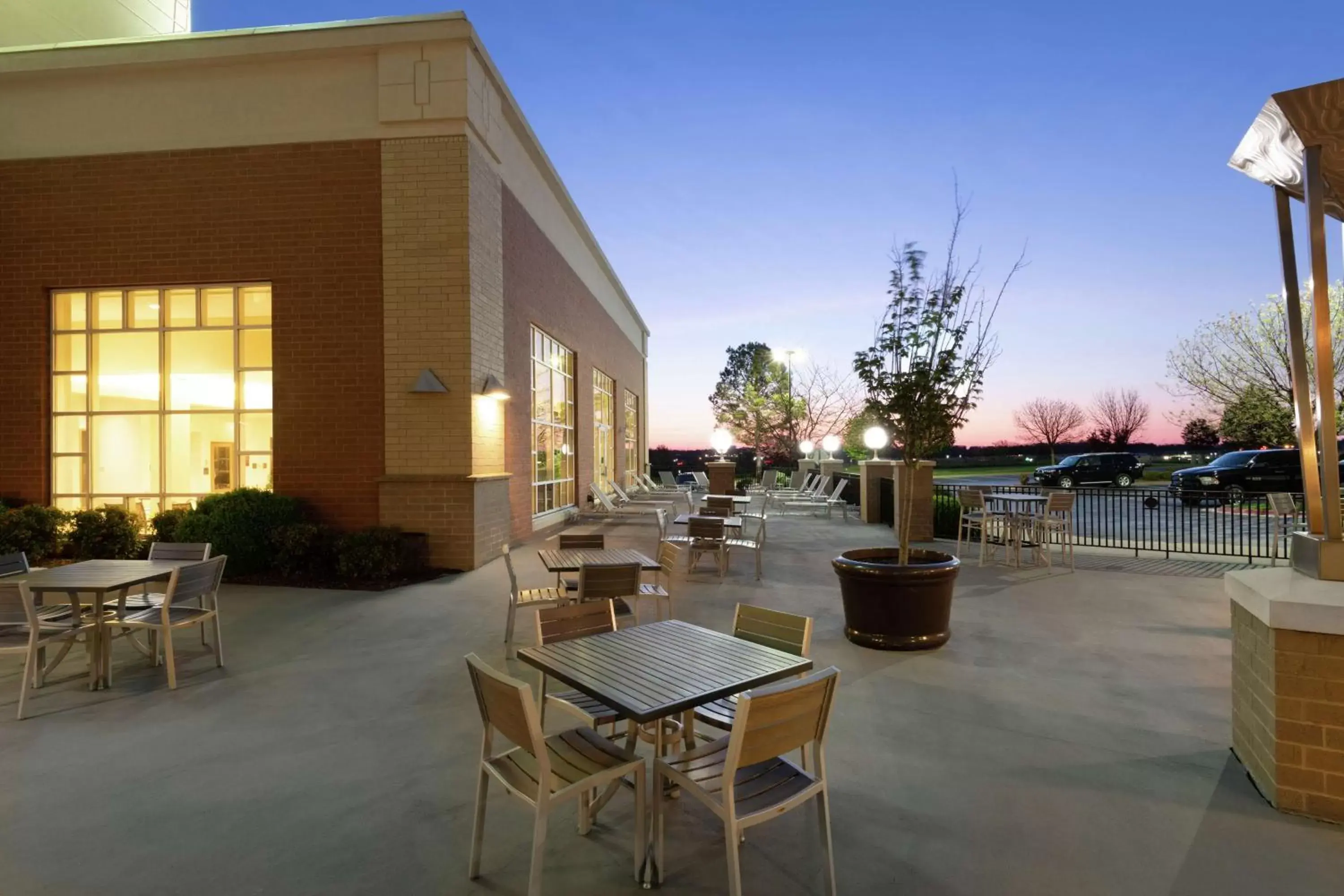 Patio, Restaurant/Places to Eat in Embassy Suites Northwest Arkansas - Hotel, Spa & Convention Center