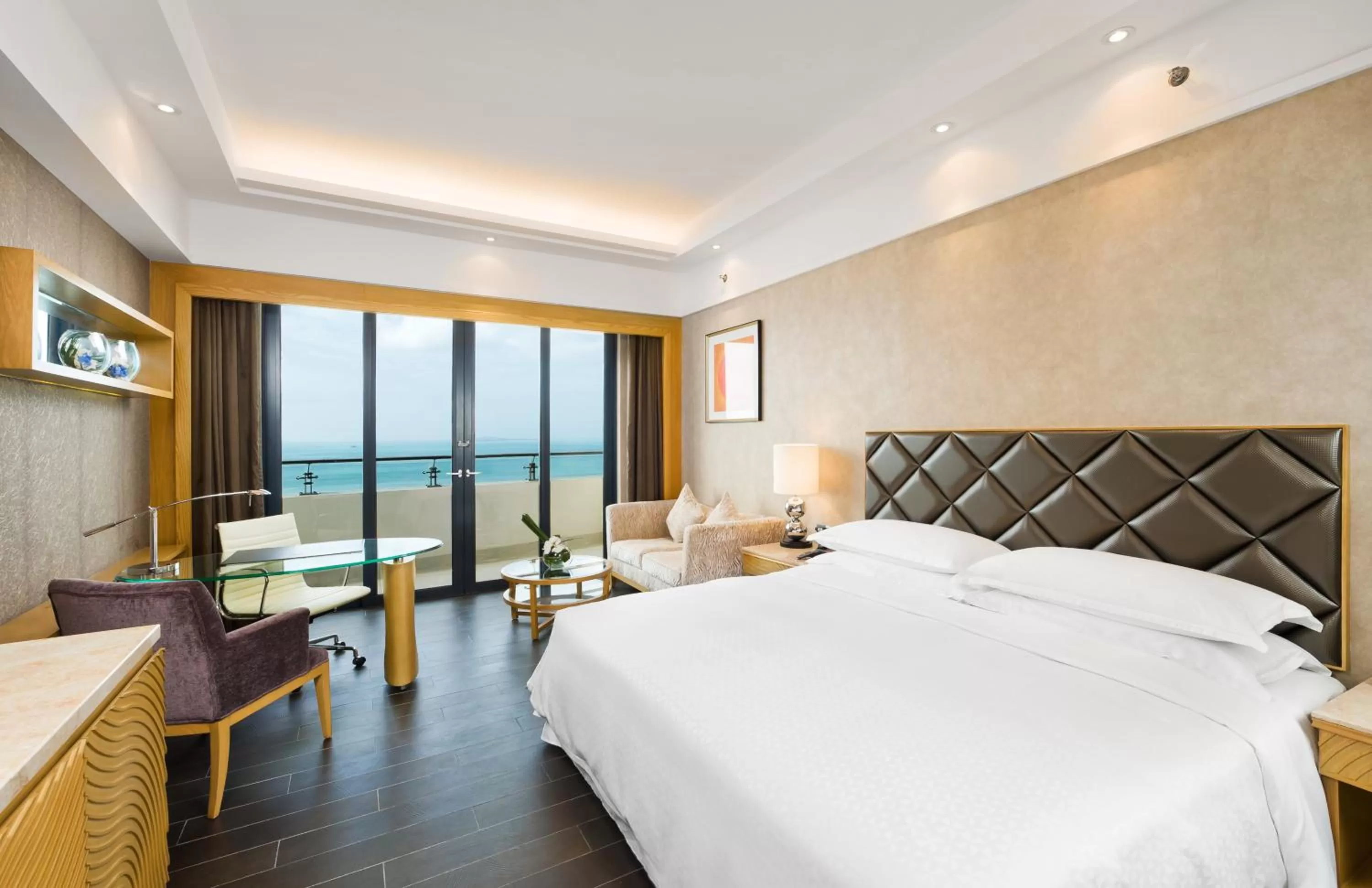 Photo of the whole room, Bed in Four Points by Sheraton Hainan, Sanya