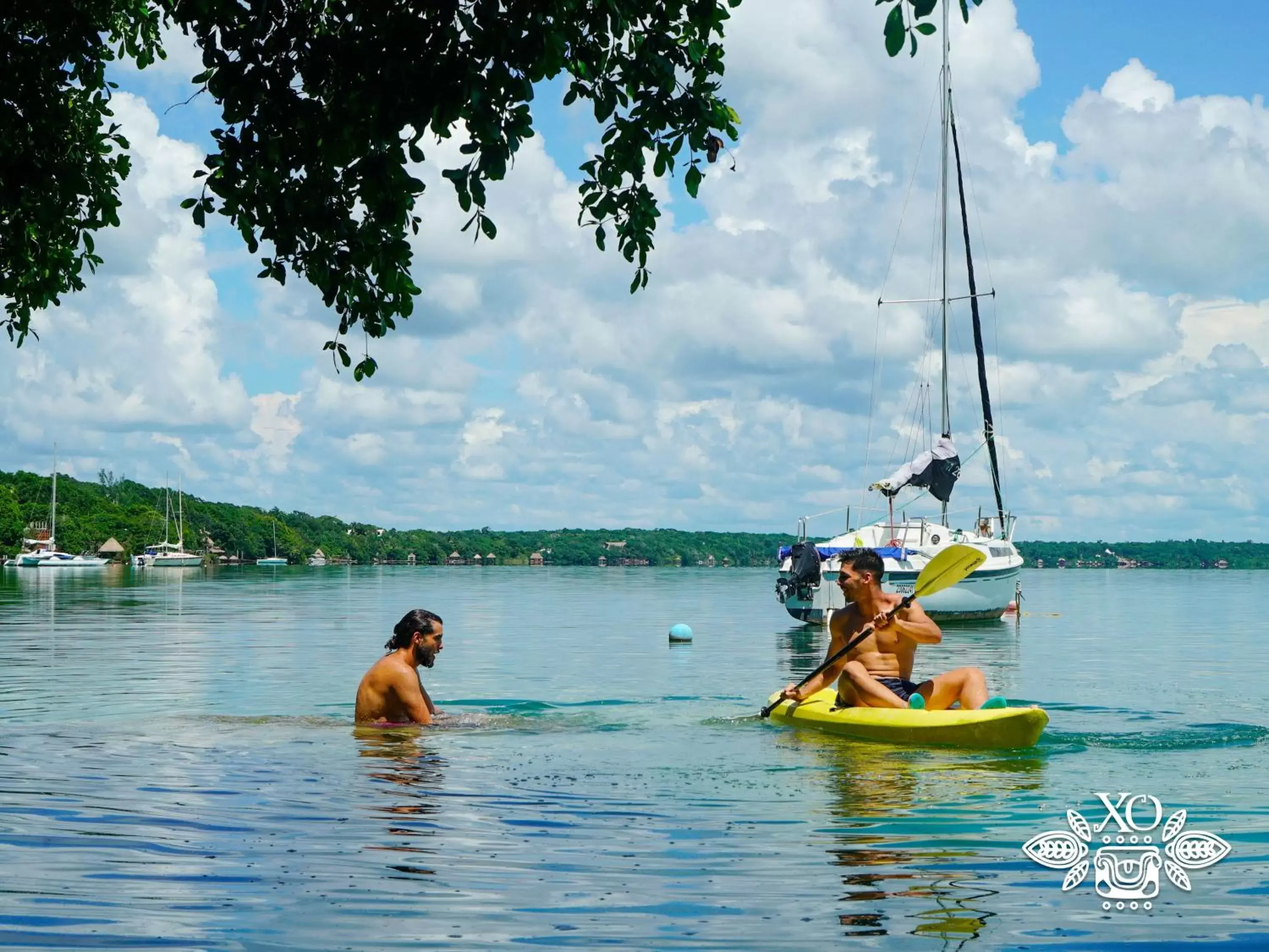 Canoeing in XO Hotel Bacalar Frente a la Laguna - Gratis Experiencias Locales