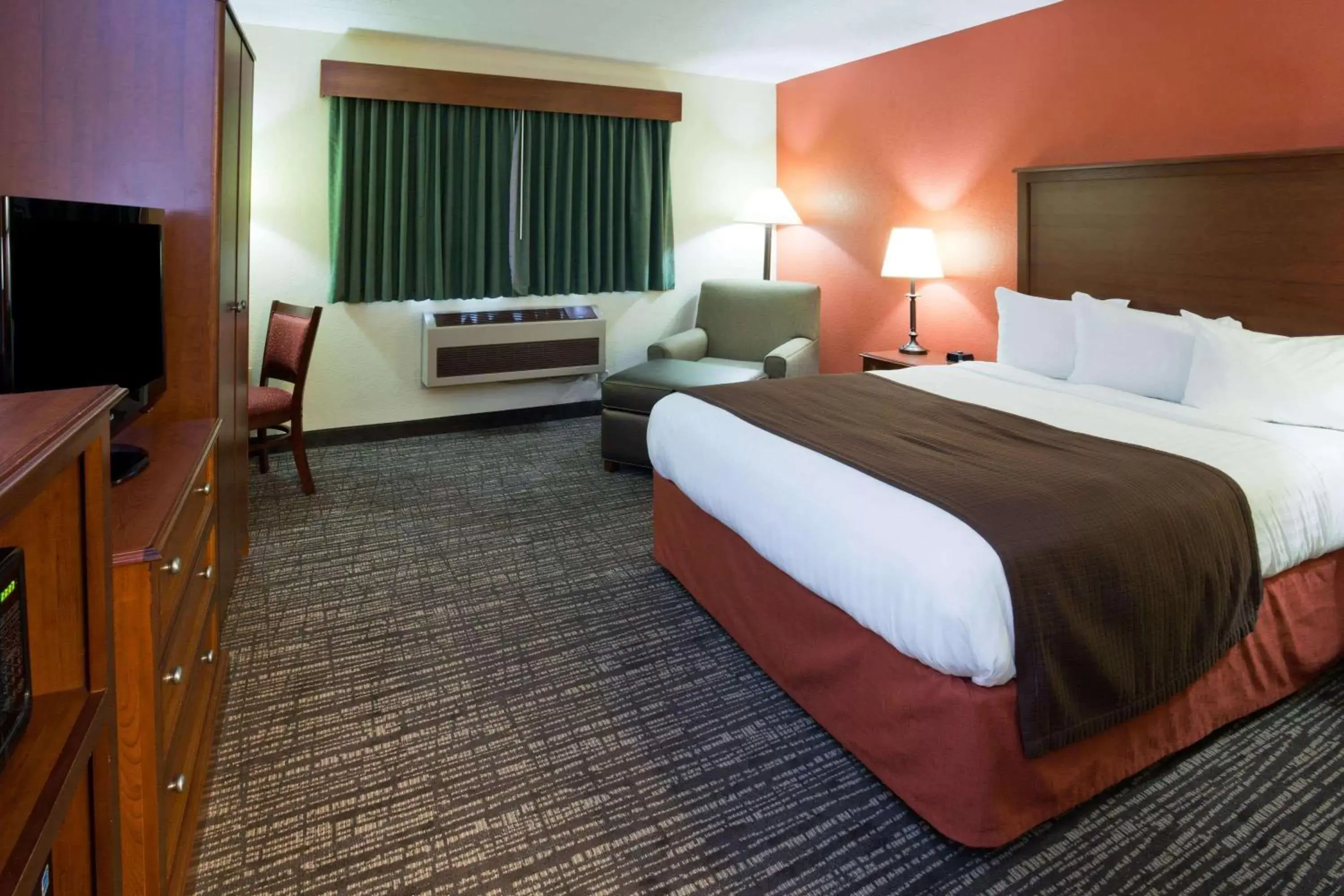 Photo of the whole room, Bed in AmericInn by Wyndham Alexandria