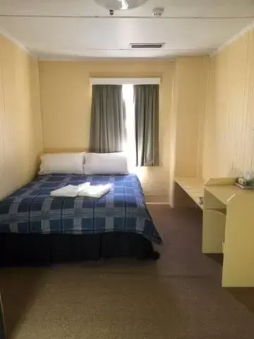 Bed in Kookaburra Lodge