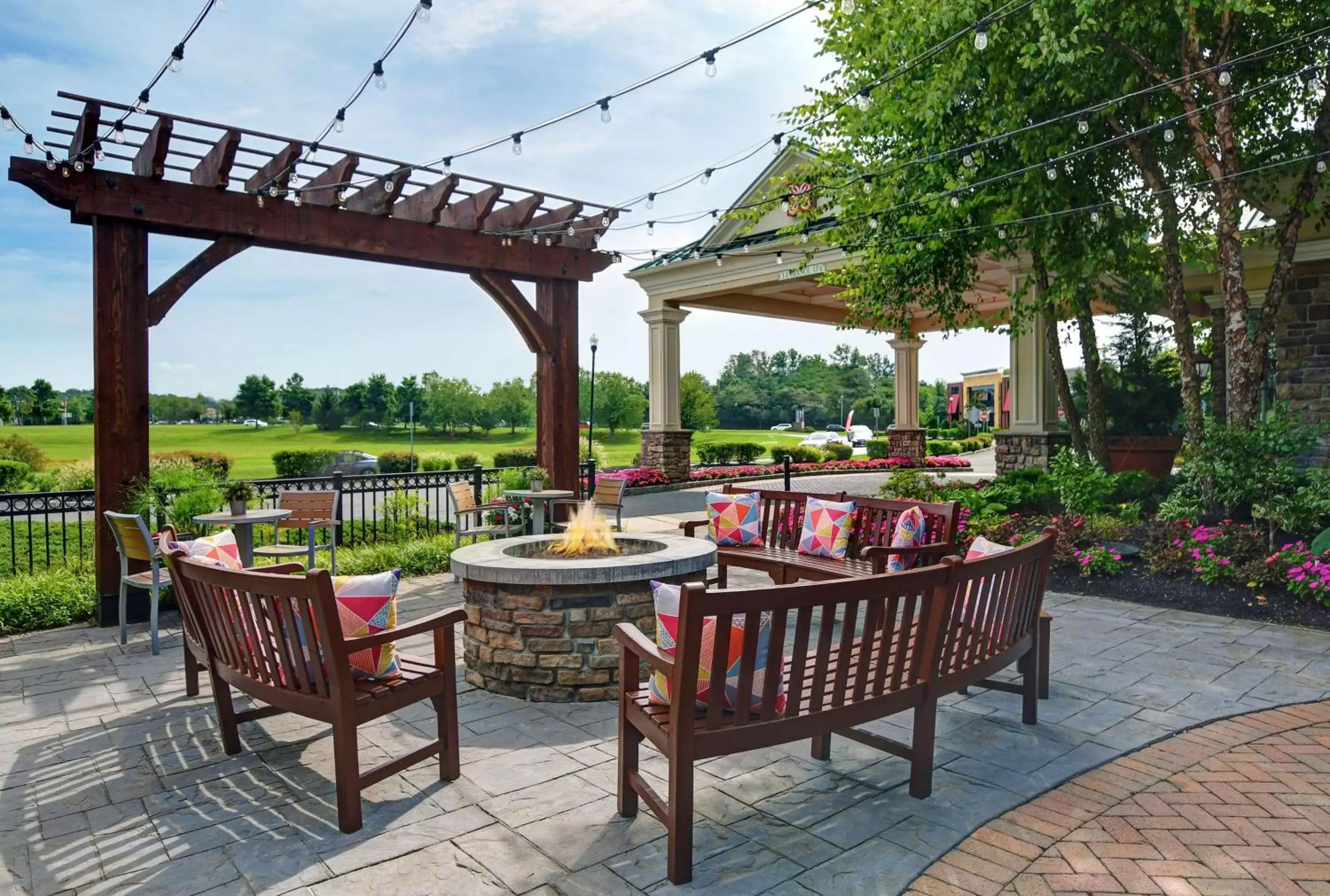 Patio, Restaurant/Places to Eat in Hilton Garden Inn Hamilton