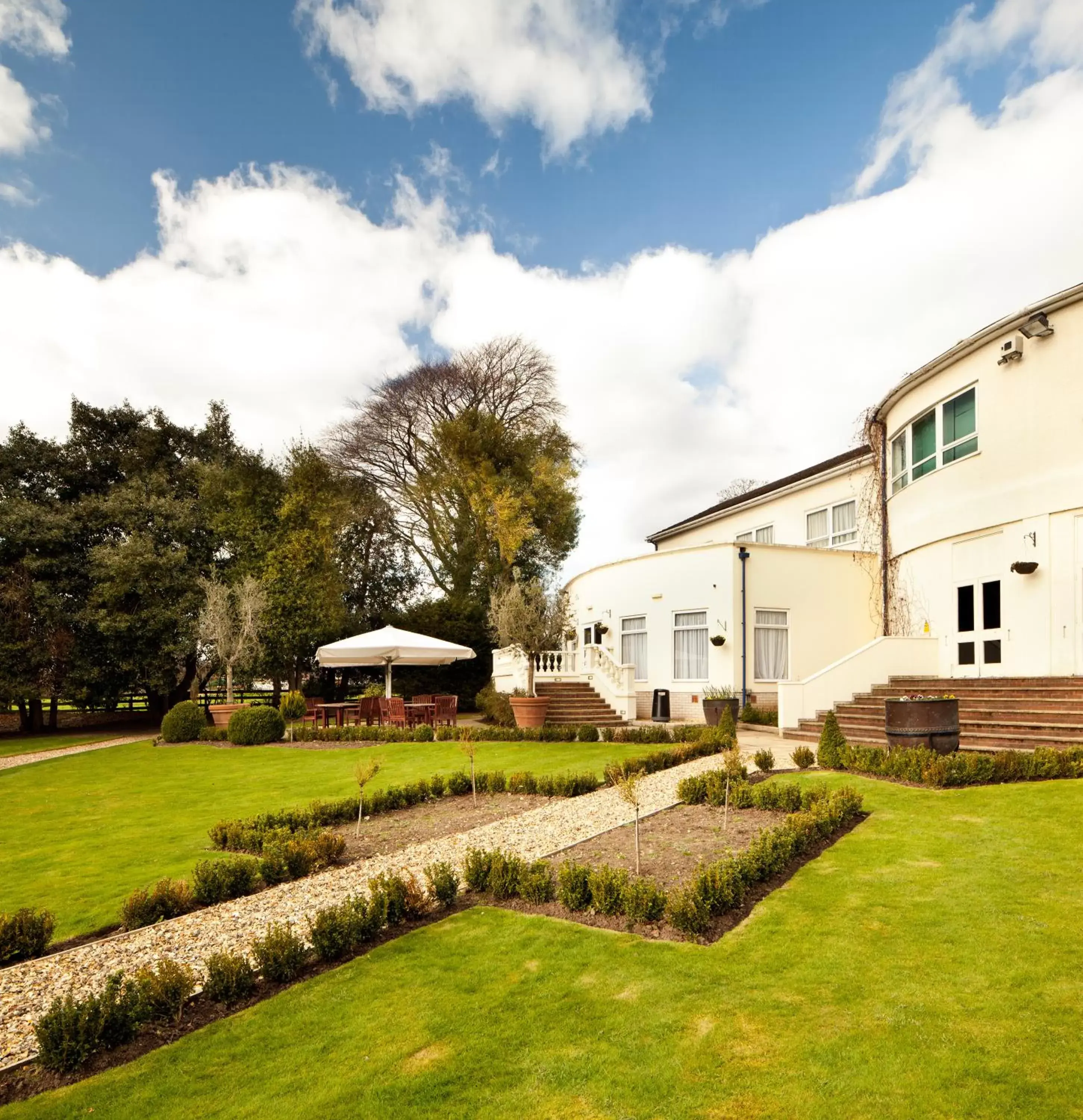 Facade/entrance, Garden in Mercure Chester Abbots Well Hotel