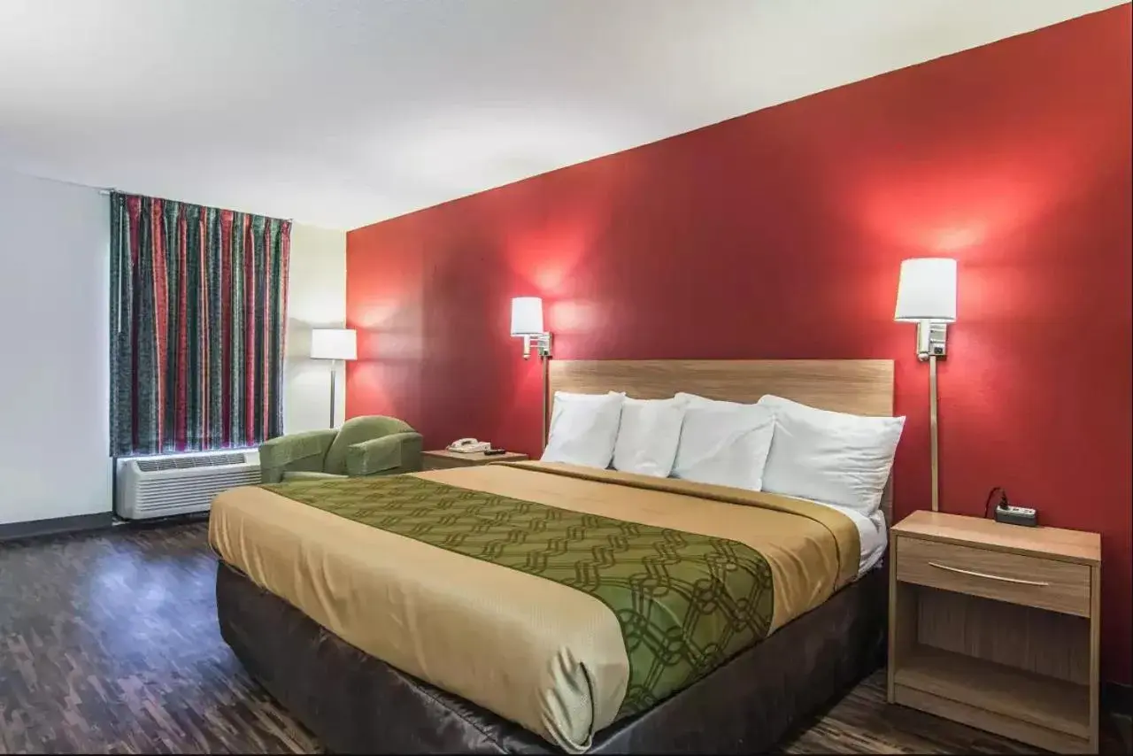 Bed in Econo Lodge Fort Payne Bed in Econo Lodge Fort Payne