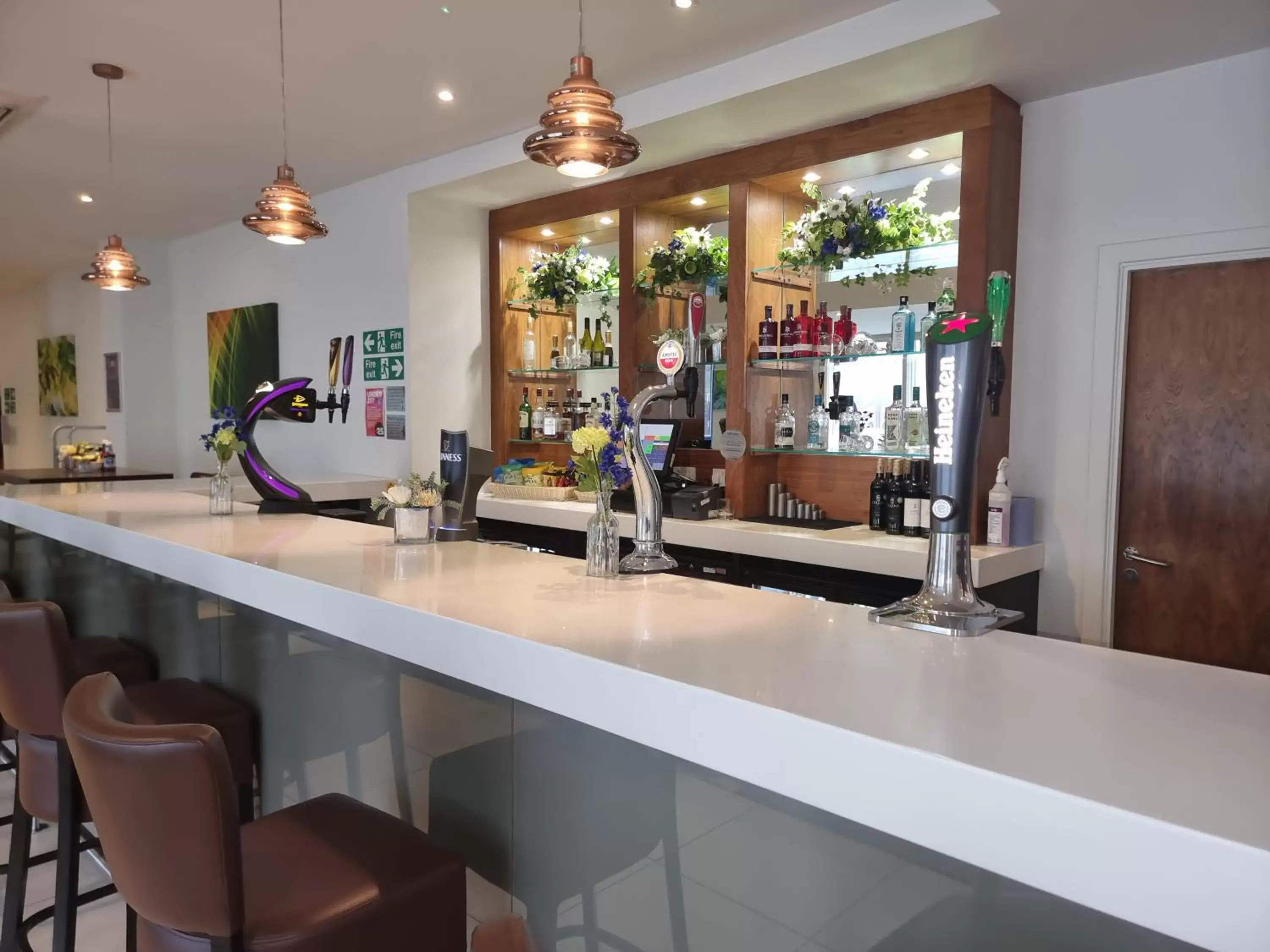 Lounge or bar in Holiday Inn Express Wakefield by IHG Lounge or bar in Holiday Inn Express Wakefield by IHG
