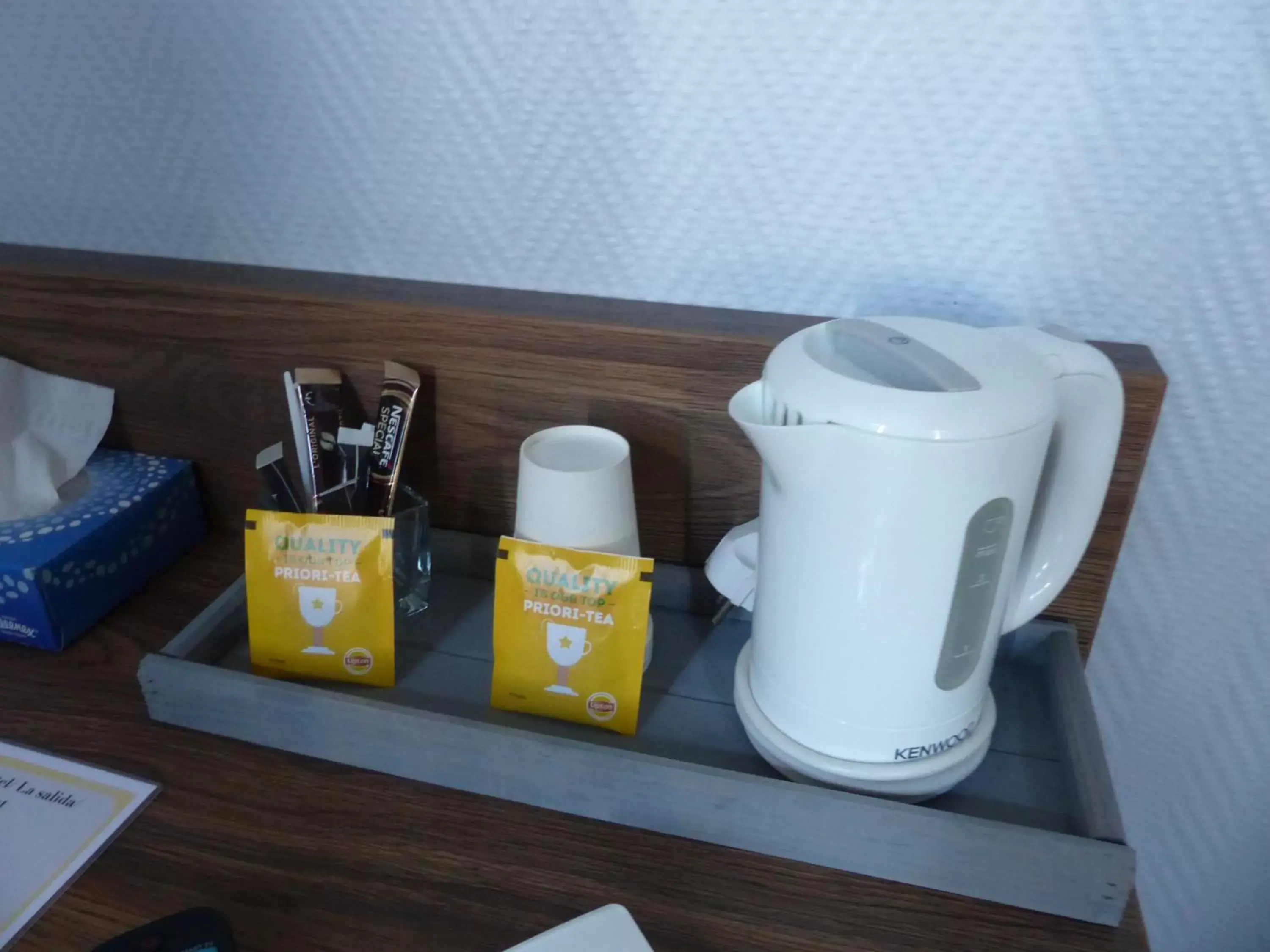 Coffee/tea facilities in Hotel Le Rochegude