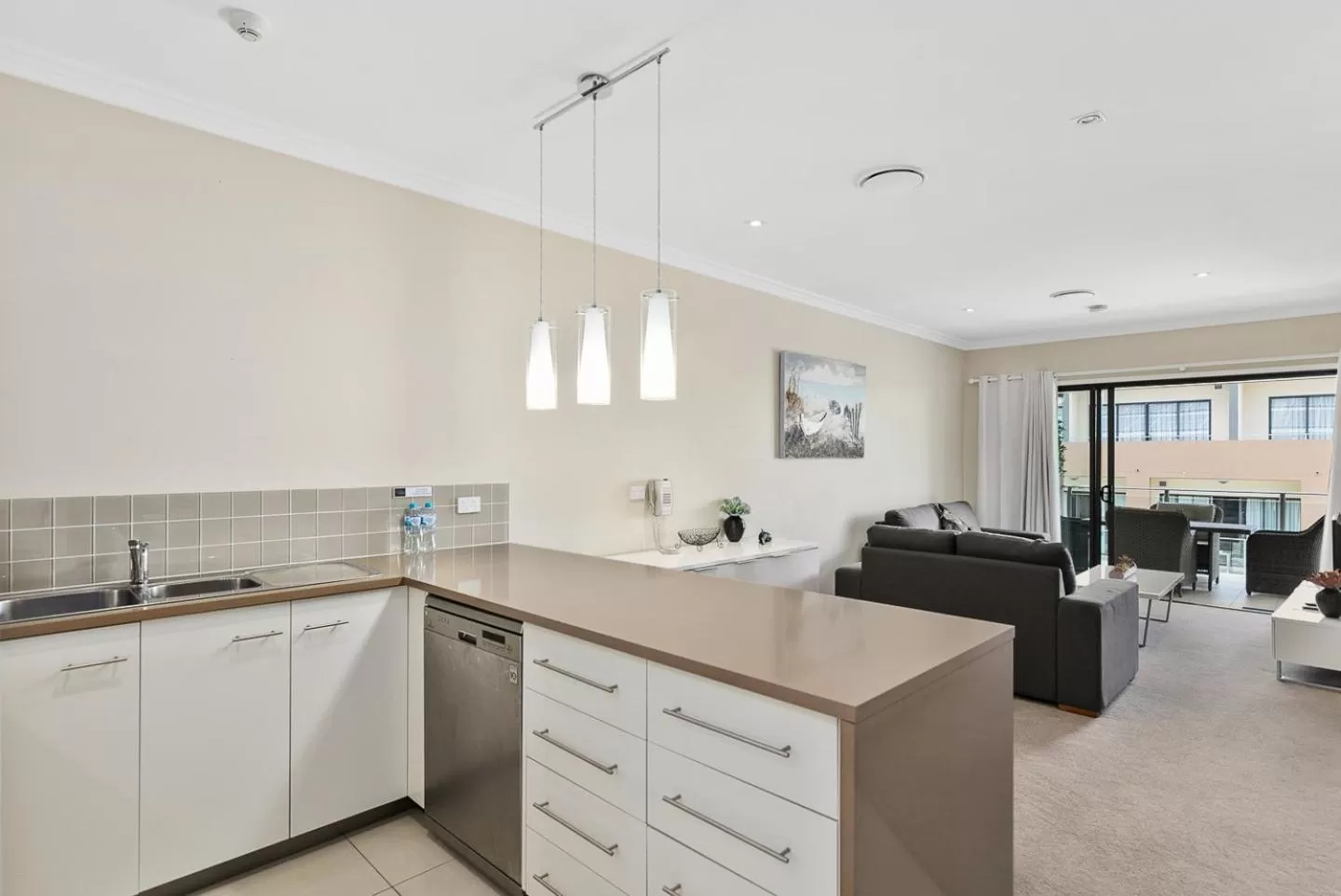 Balcony/Terrace, Kitchen/Kitchenette in Eden by the Bay