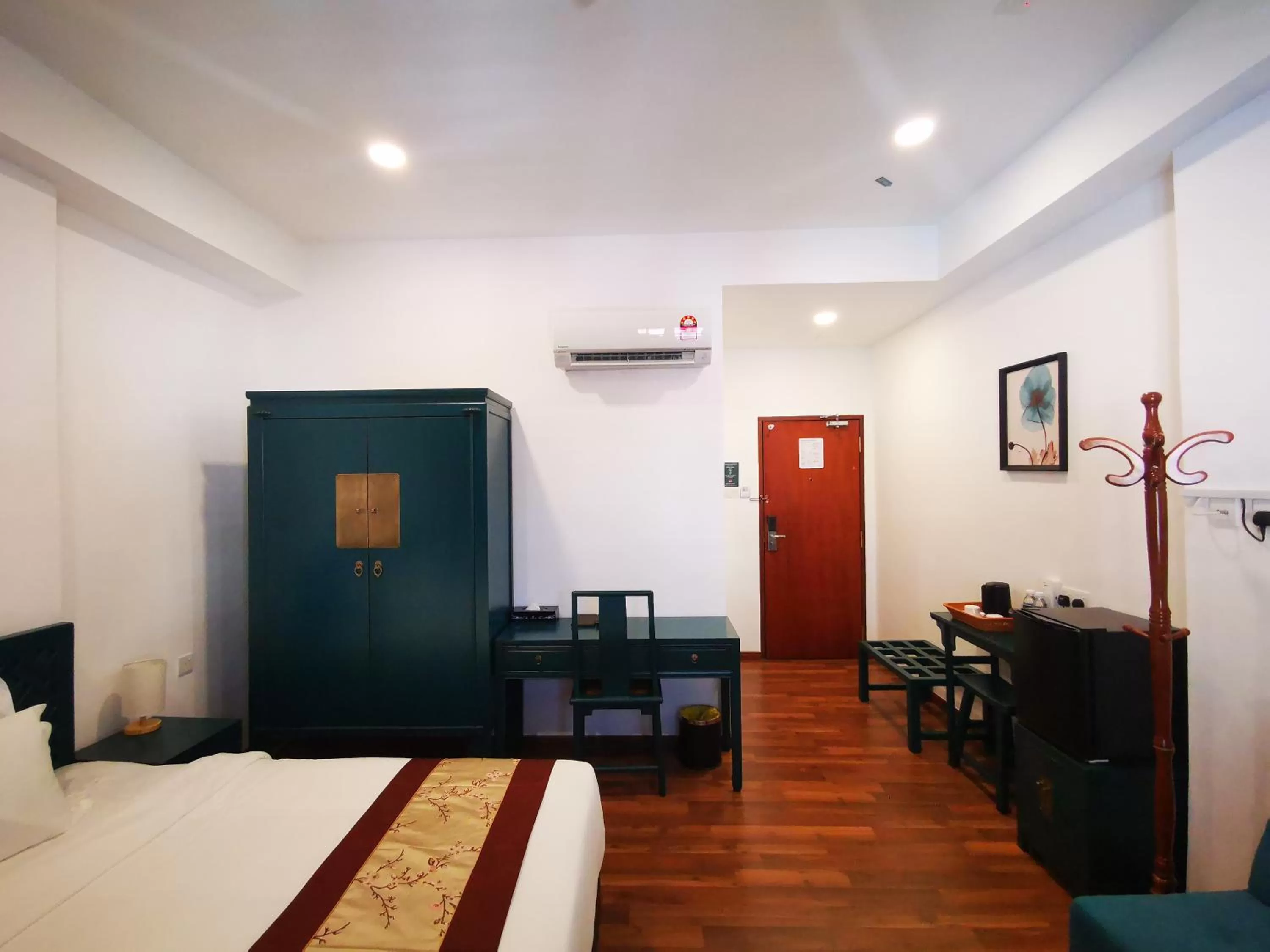 Bed in Mclane Boutique Hotel