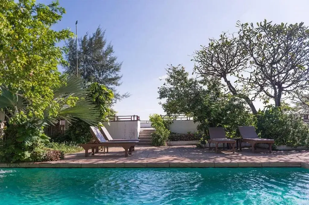 Swimming pool in Veranda Lodge Swimming pool in Veranda Lodge