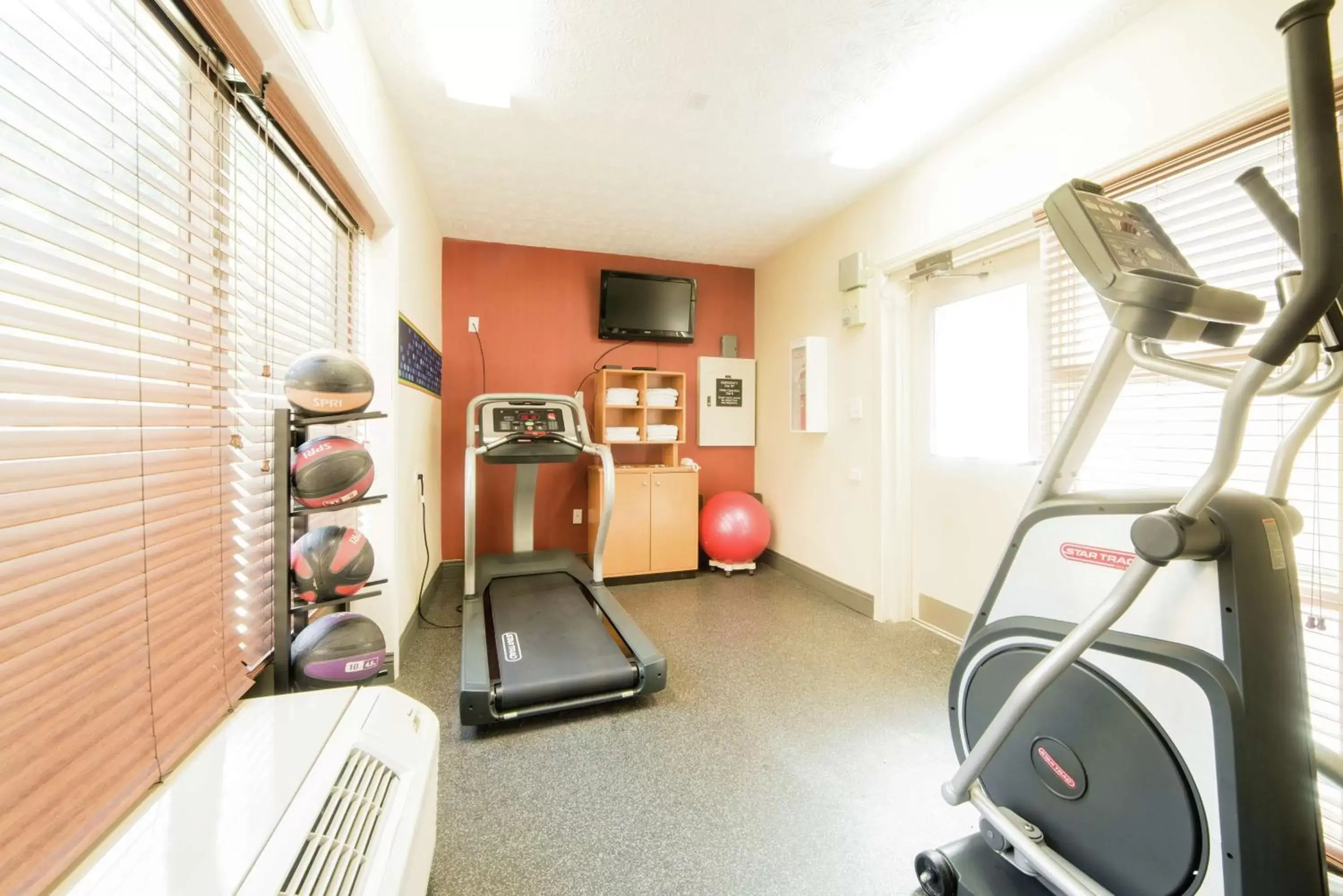 Fitness centre/facilities, Fitness Center/Facilities in Hampton Inn Caryville-I-75/Cove Lake-State Park