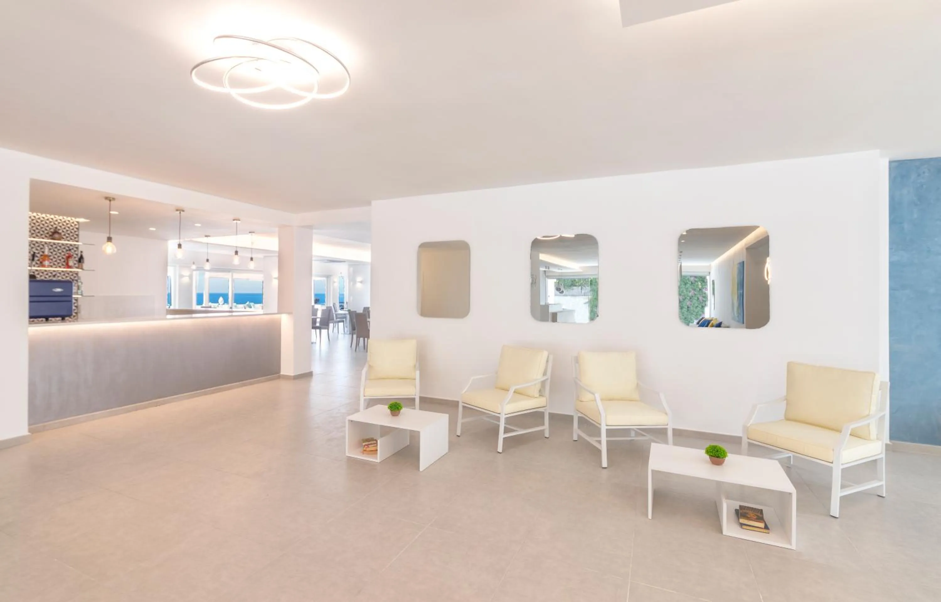 Lounge or bar in Royal Sunset Hotel