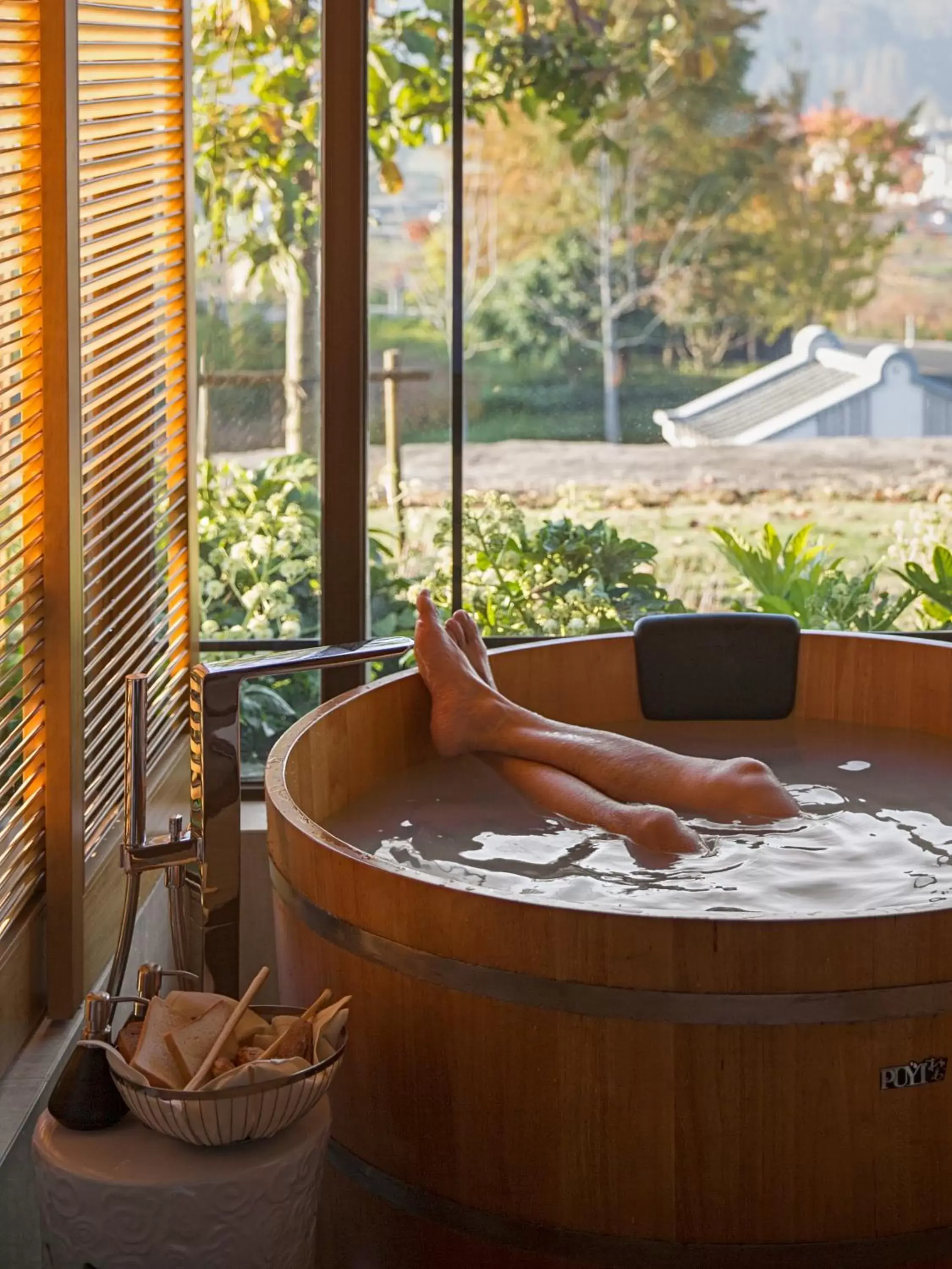 Bathroom in Banyan Tree Hotel Huangshan-The Ancient Charm of Huizhou, a Paradise