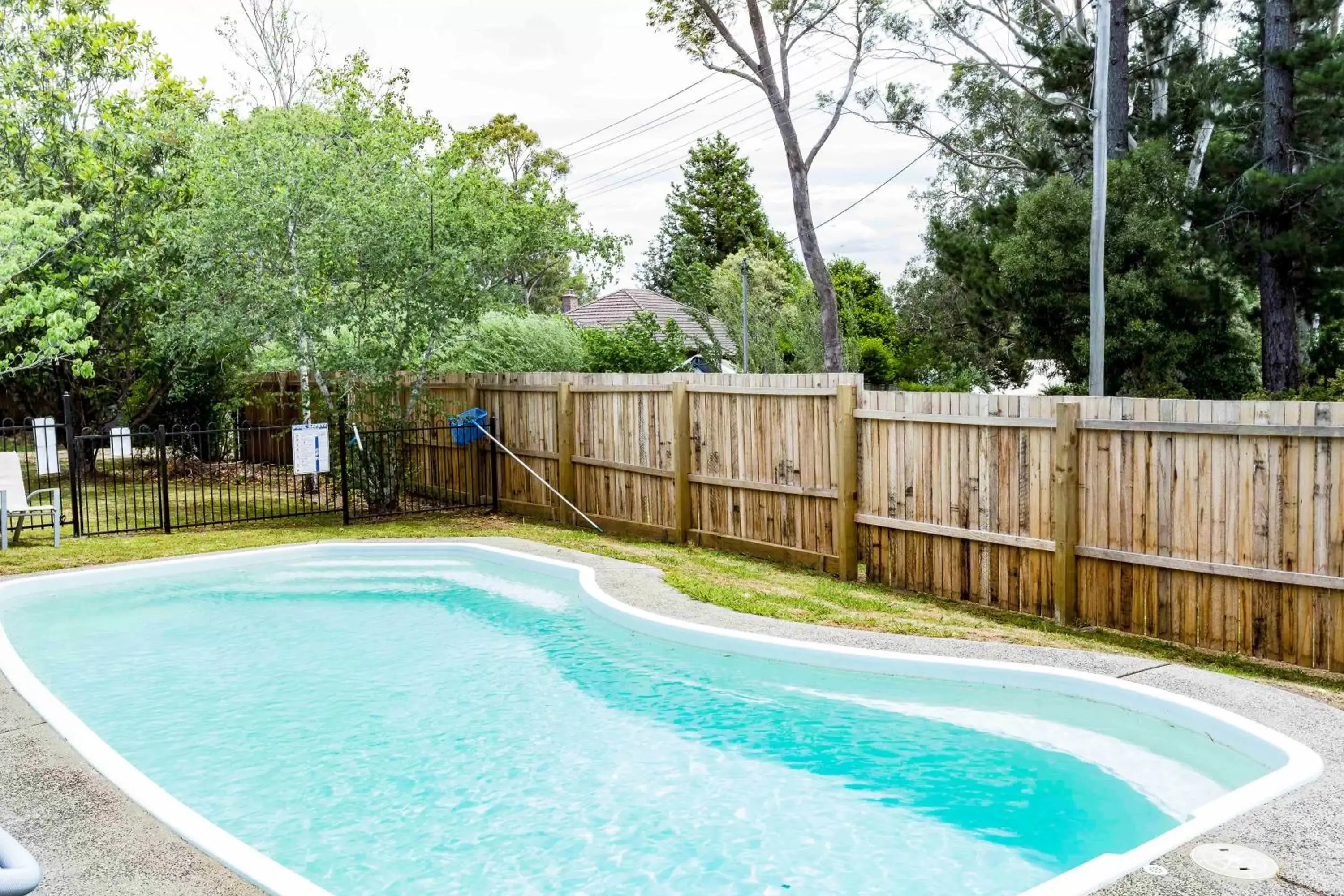 Swimming Pool in Bundanoon Country Inn Motel