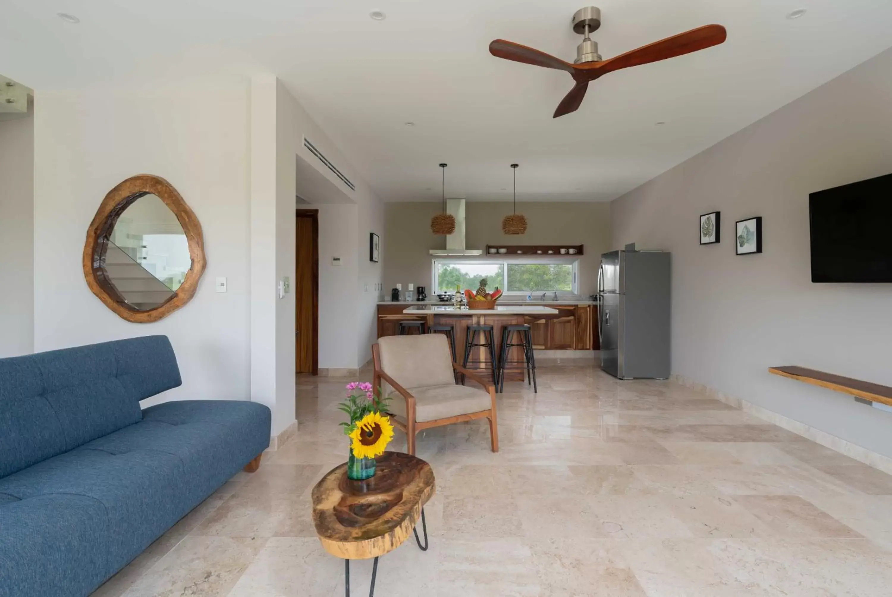 Kitchen or kitchenette, Seating Area in Valhalla Residences by Biwa