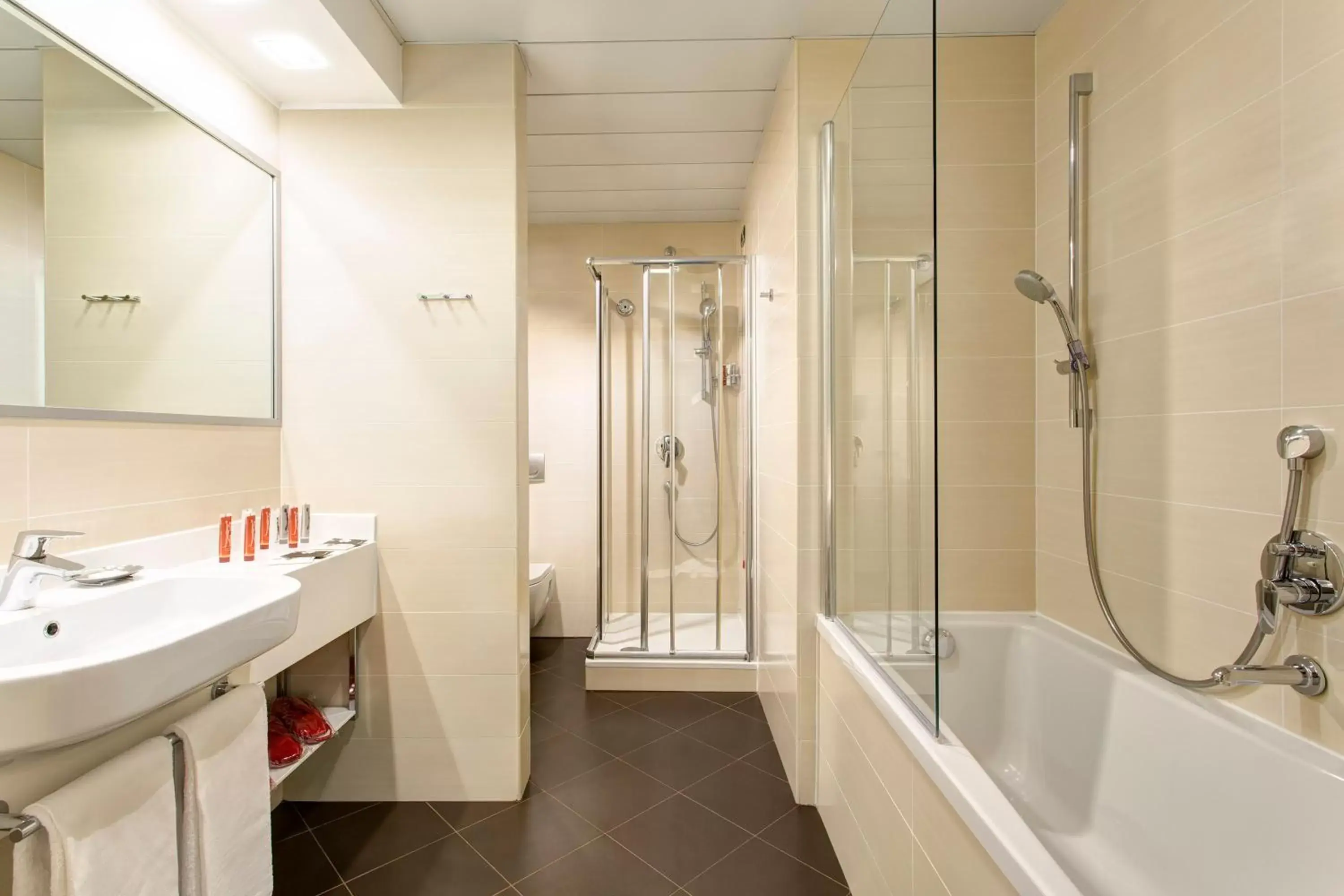 Bathroom in iQ Hotel Roma