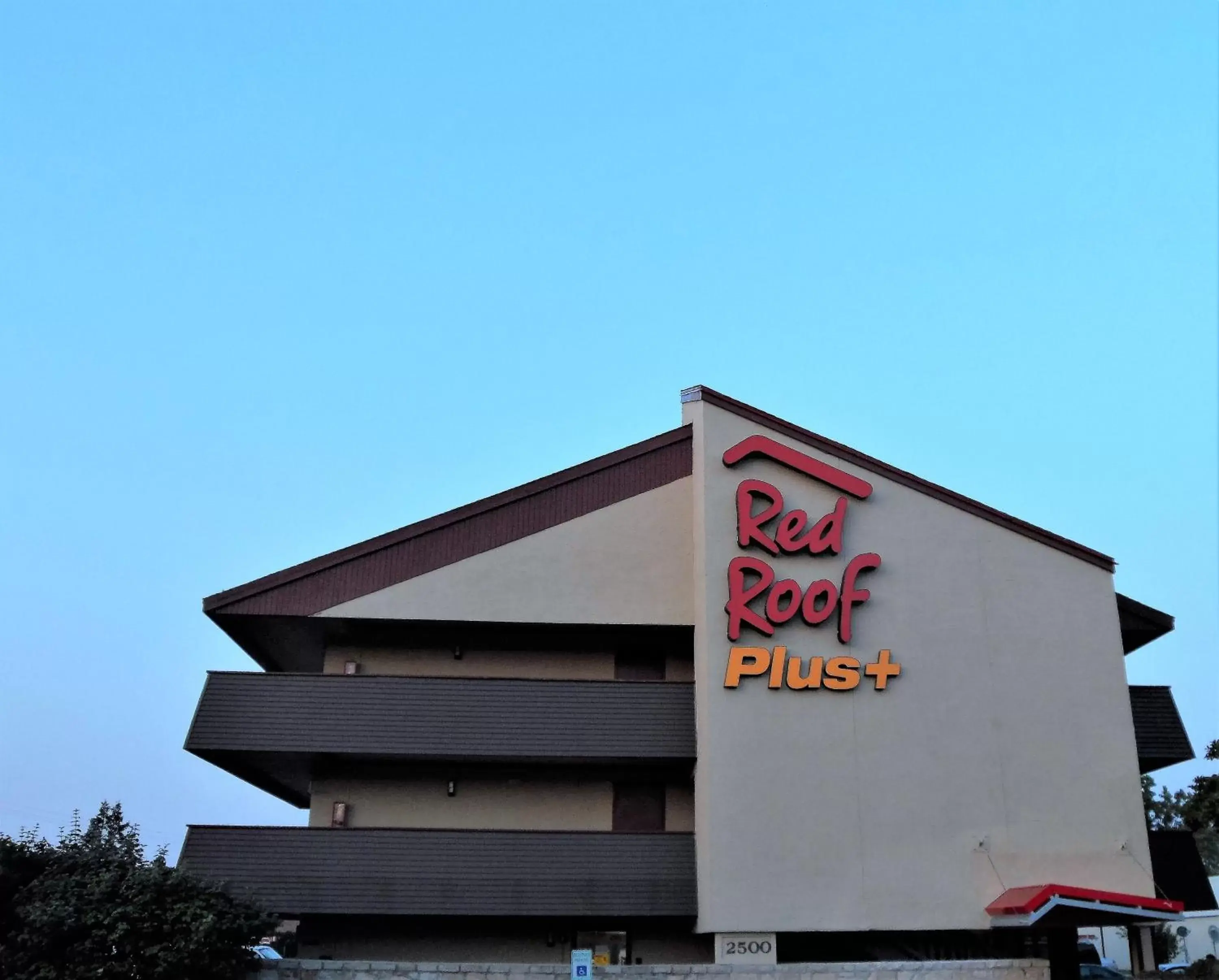 Property building in Red Roof Inn PLUS Chicago - Hoffman Estates