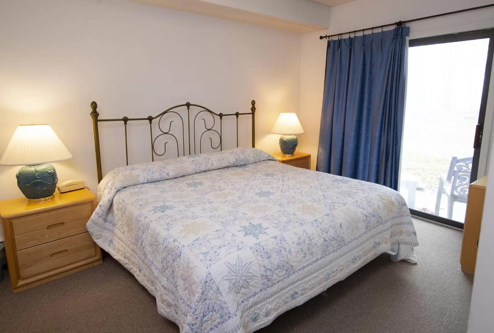 Photo of the whole room, Bed in Winterplace on Okemo Mountain